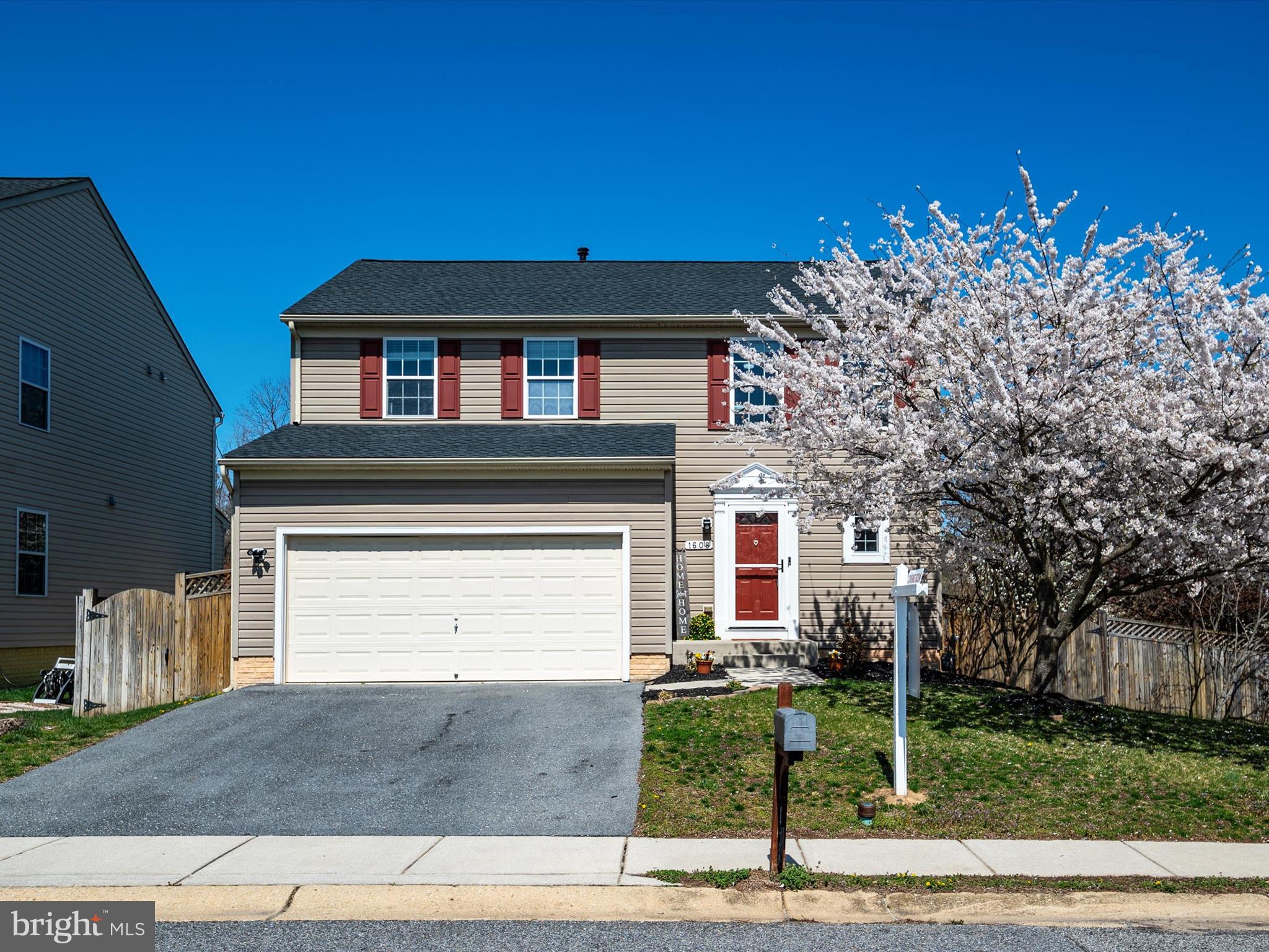 COLONIAL WOODS - Residential