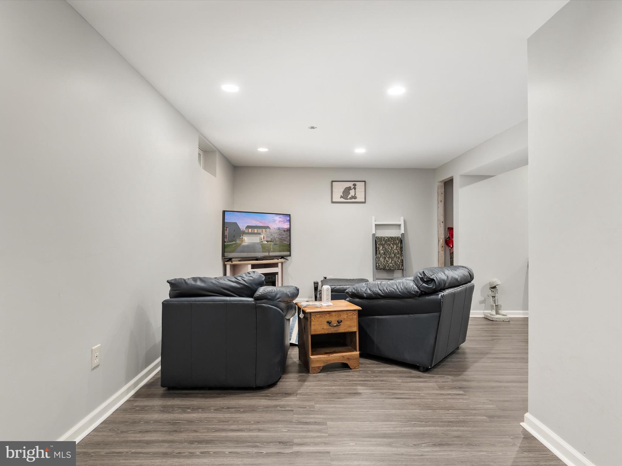 COLONIAL WOODS - Residential