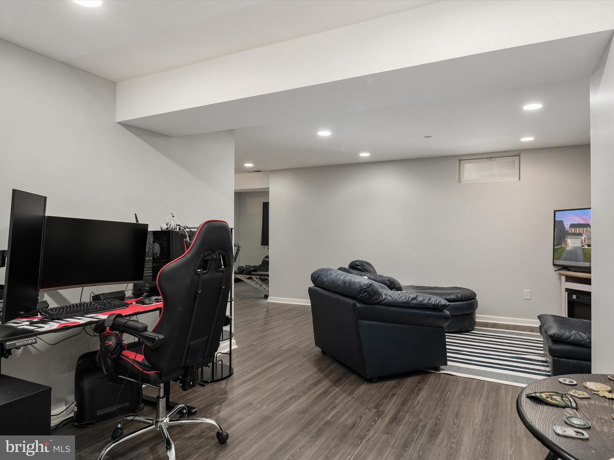 COLONIAL WOODS - Residential