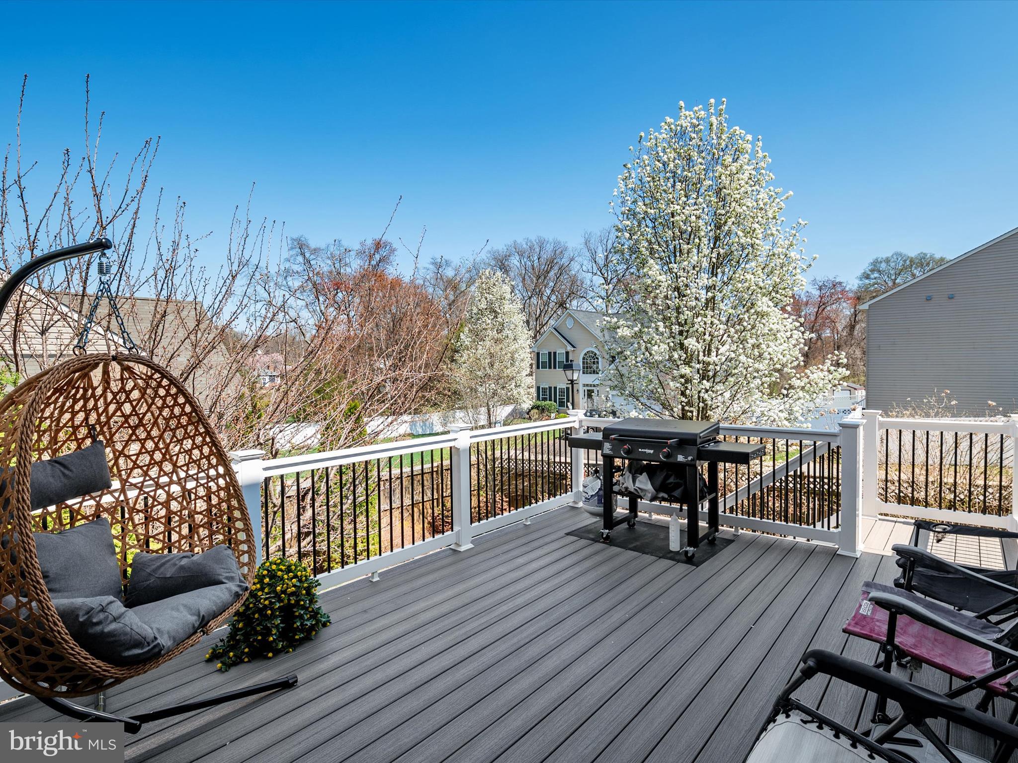 COLONIAL WOODS - Residential