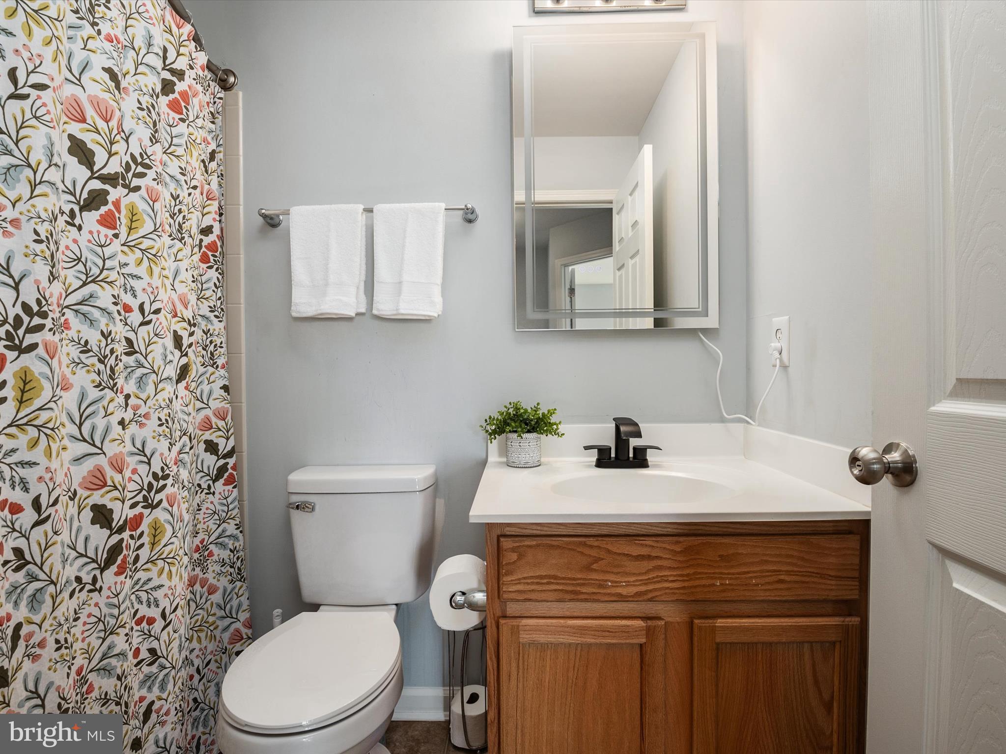 COLONIAL WOODS - Residential