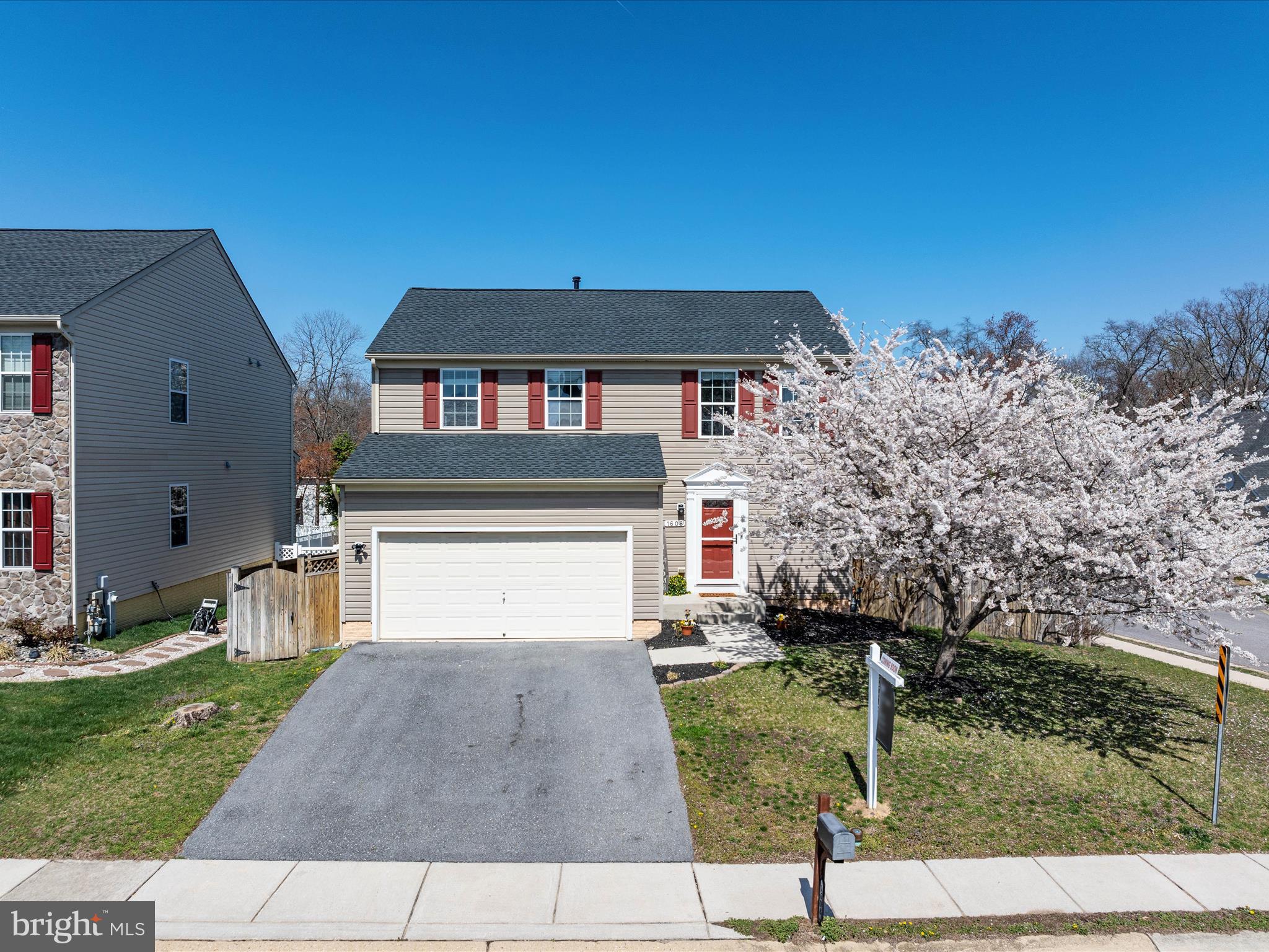 COLONIAL WOODS - Residential