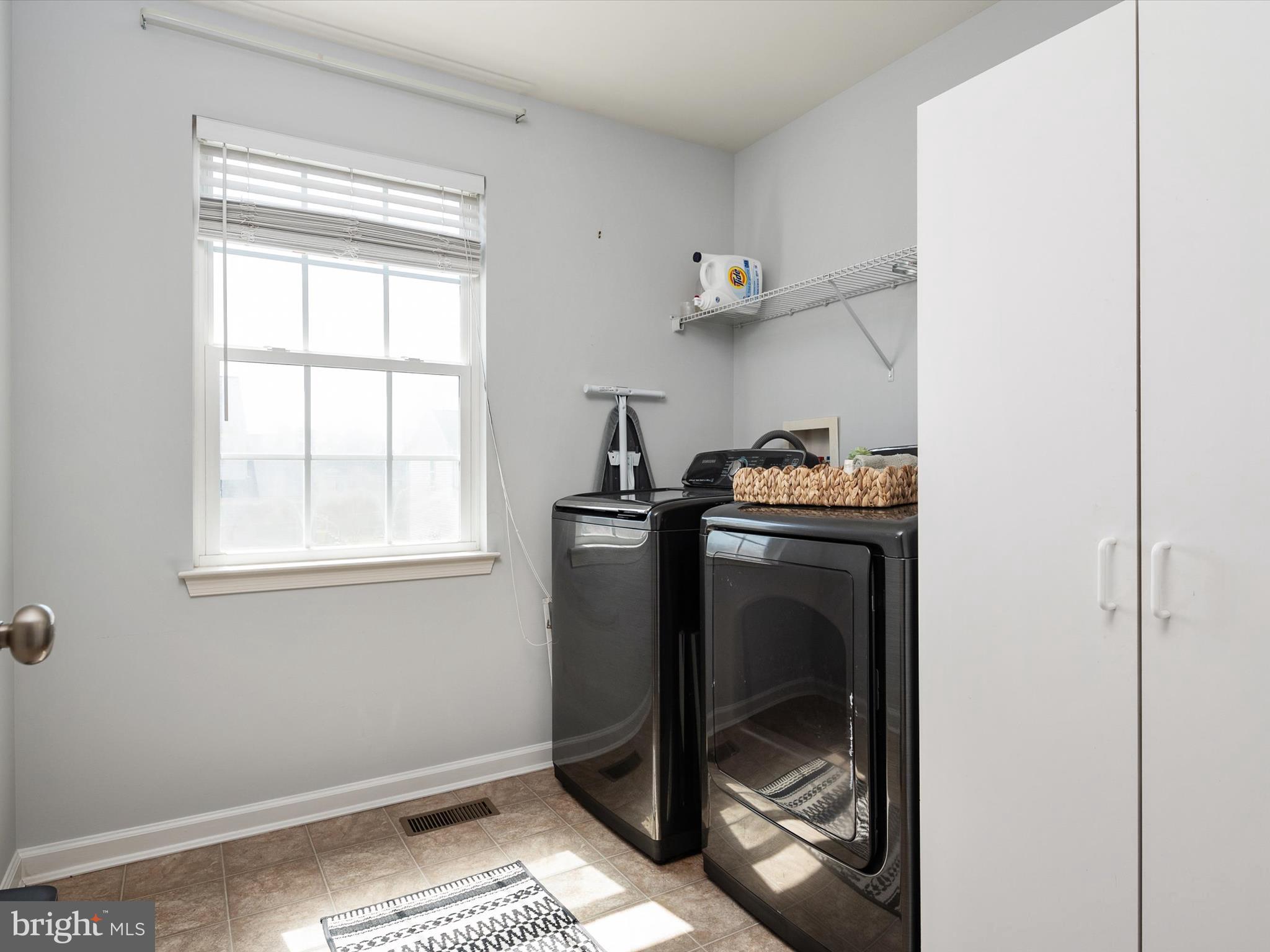 COLONIAL WOODS - Residential