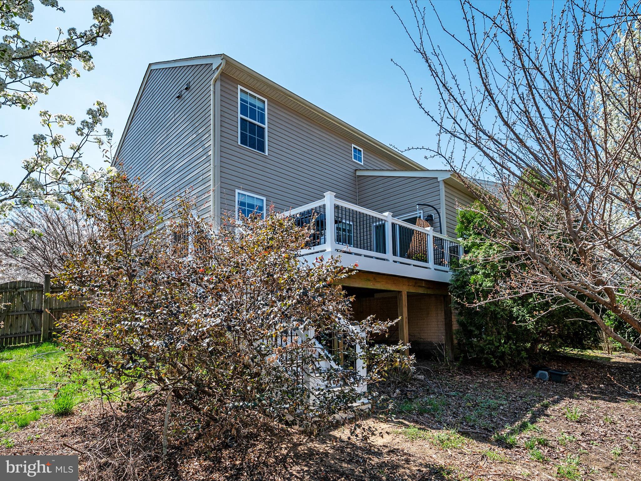 COLONIAL WOODS - Residential