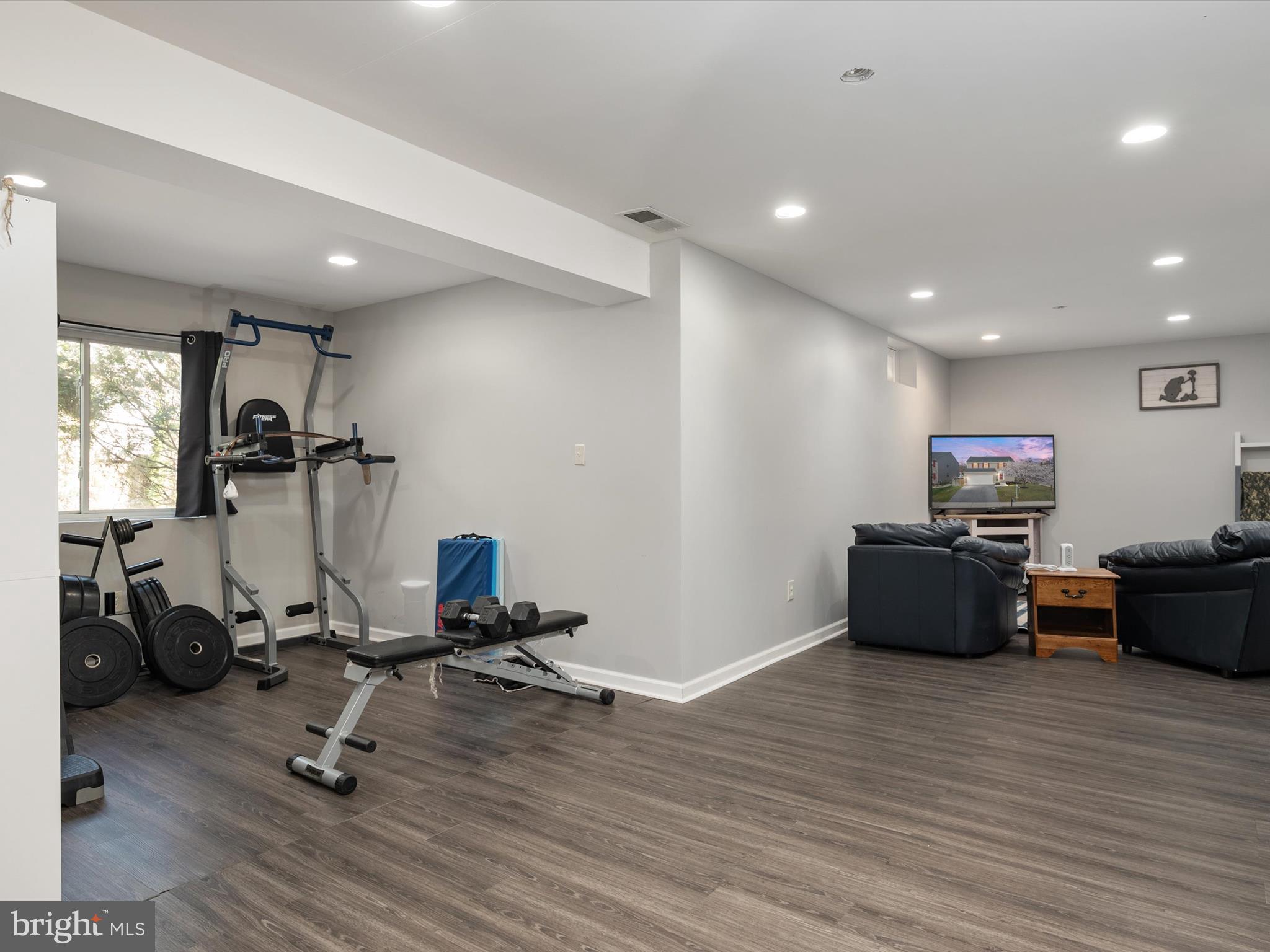 COLONIAL WOODS - Residential