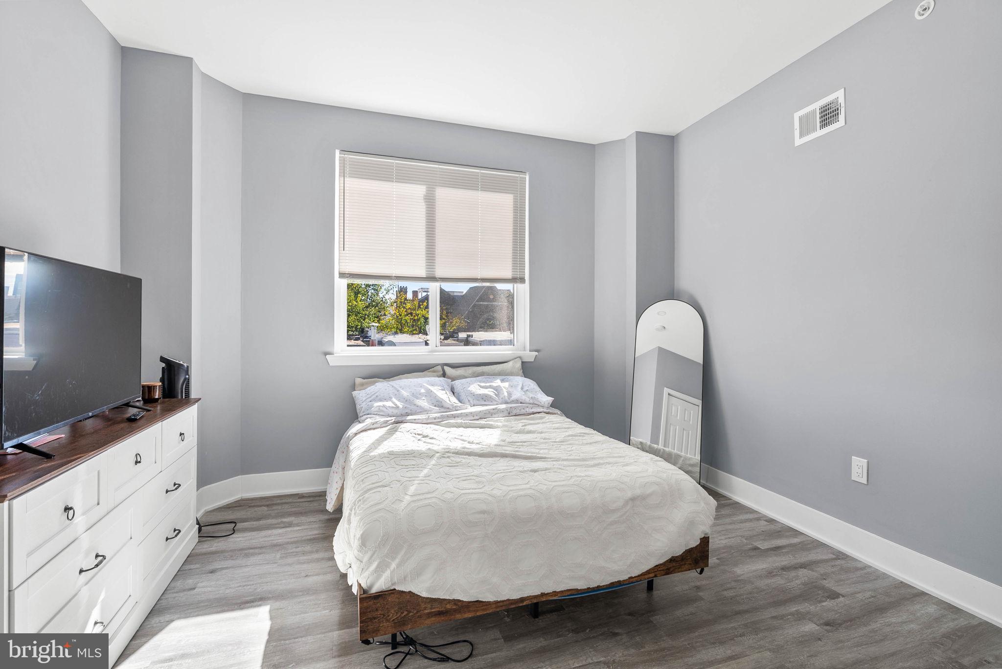 POINT BREEZE - Residential