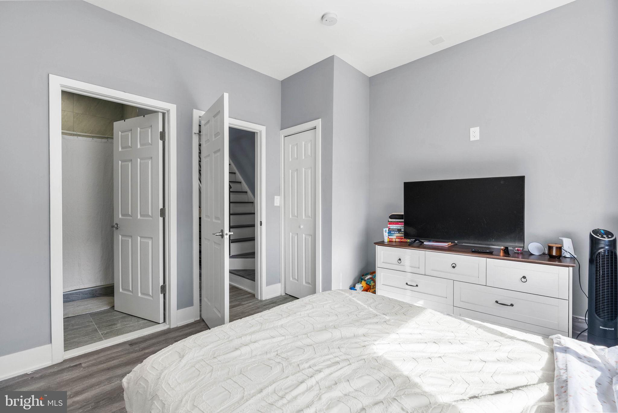 POINT BREEZE - Residential