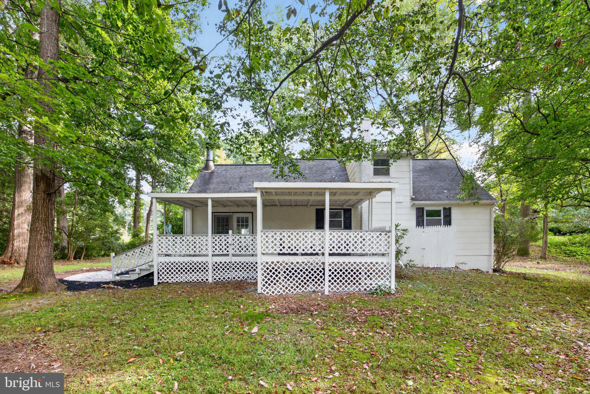 905 WOODVIEW DRIVE
