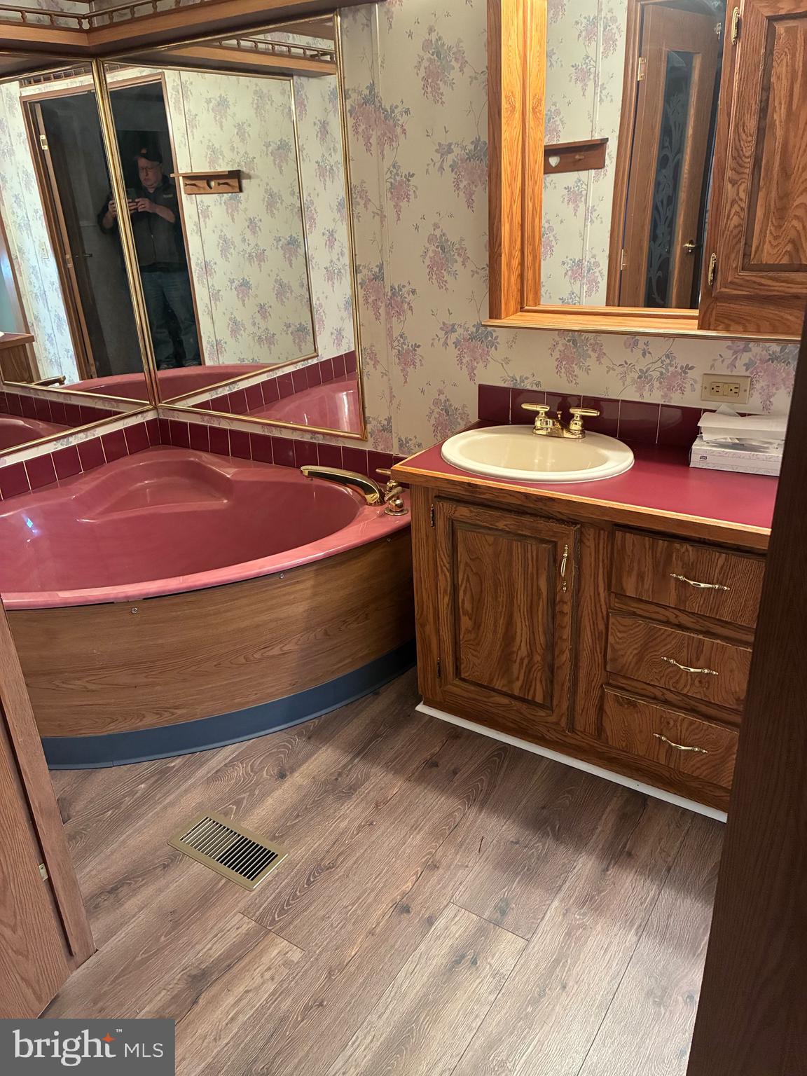 LAUREL COMMONS - Residential