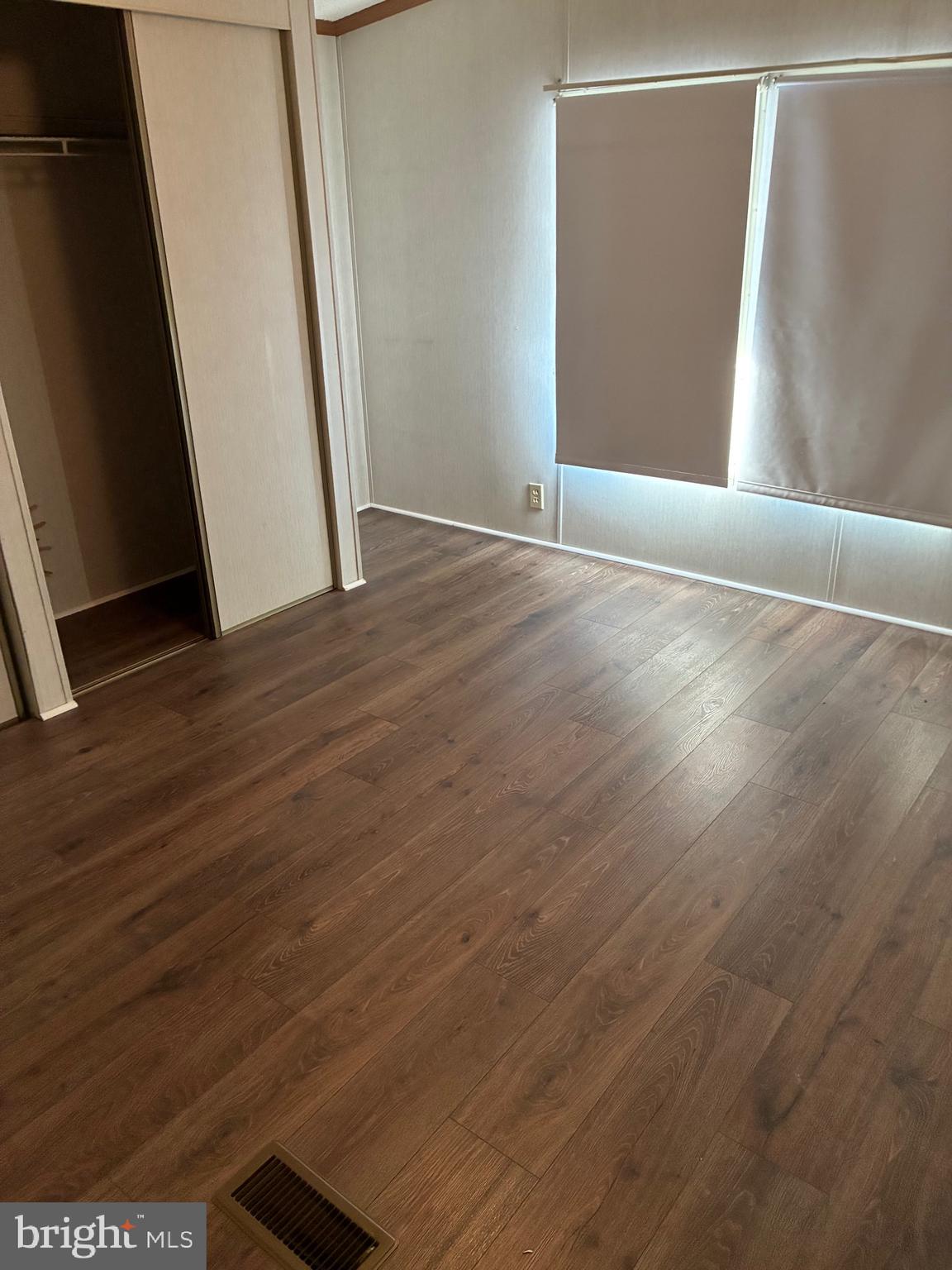 LAUREL COMMONS - Residential