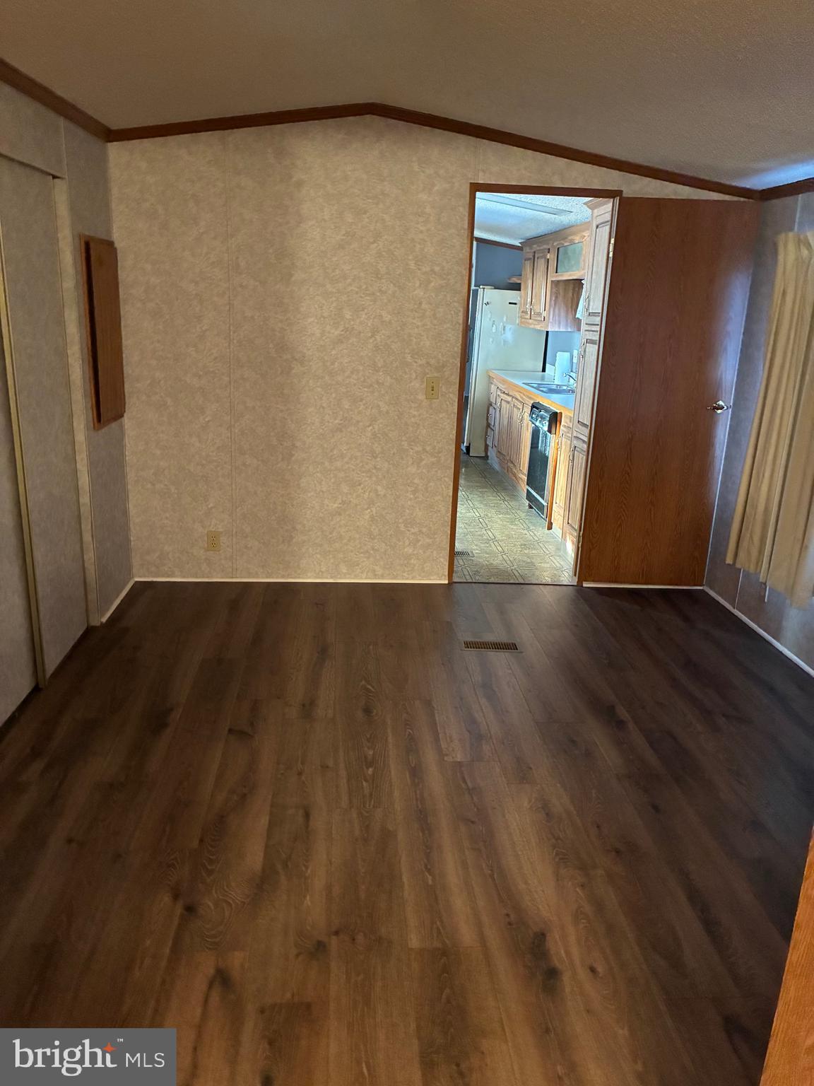 LAUREL COMMONS - Residential