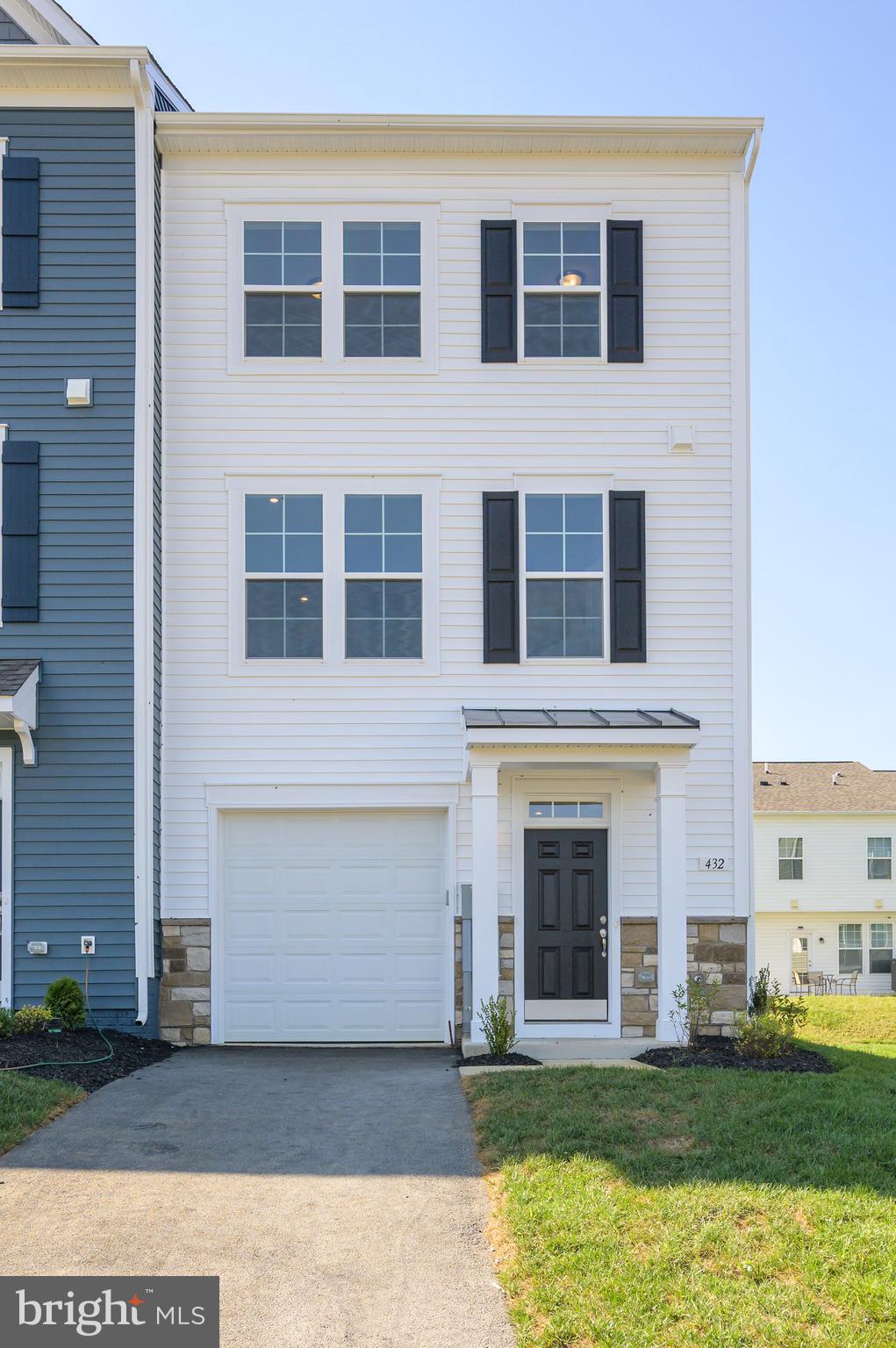 MARTINSBURG STATION - Residential Lease