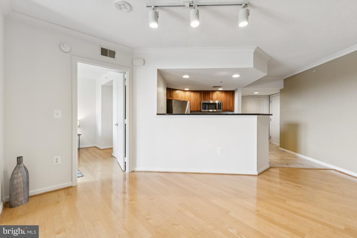 2220 FAIRFAX DRIVE 309