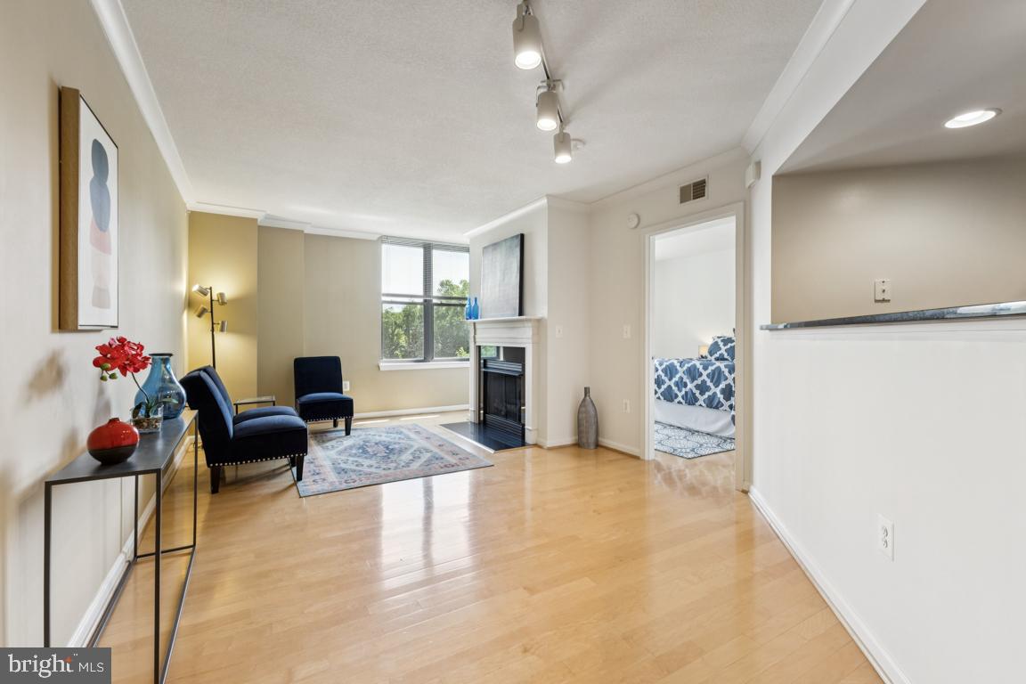 2220 FAIRFAX DRIVE 309
