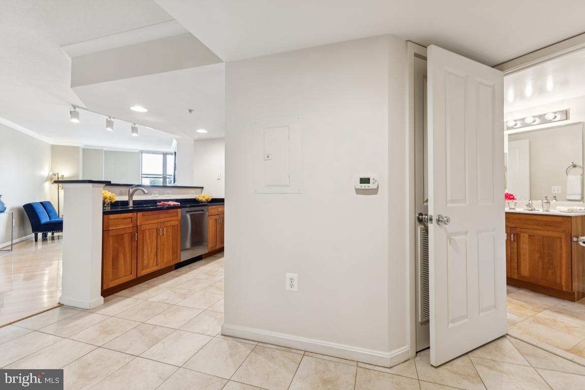 2220 FAIRFAX DRIVE 309