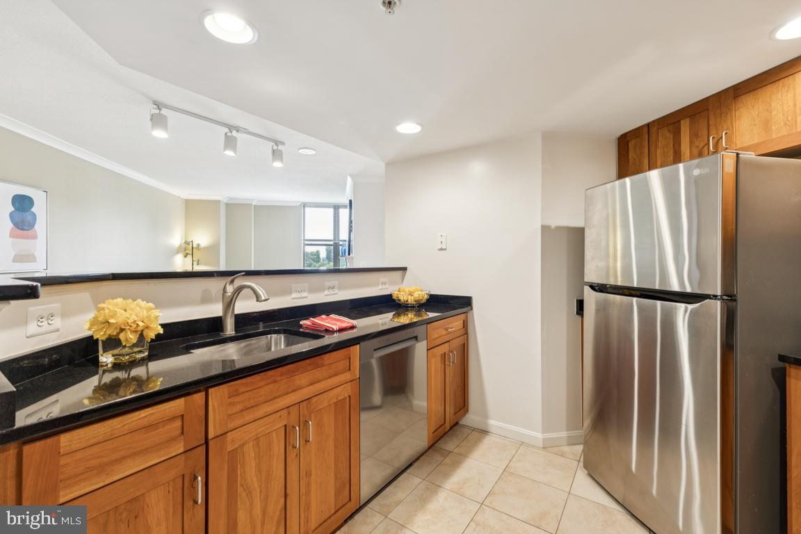 2220 FAIRFAX DRIVE 309