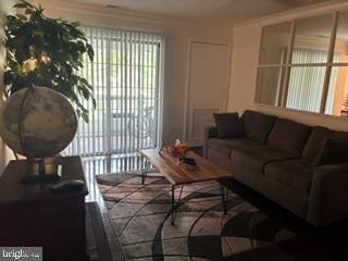 10 SHAFTSBURY COURT 10