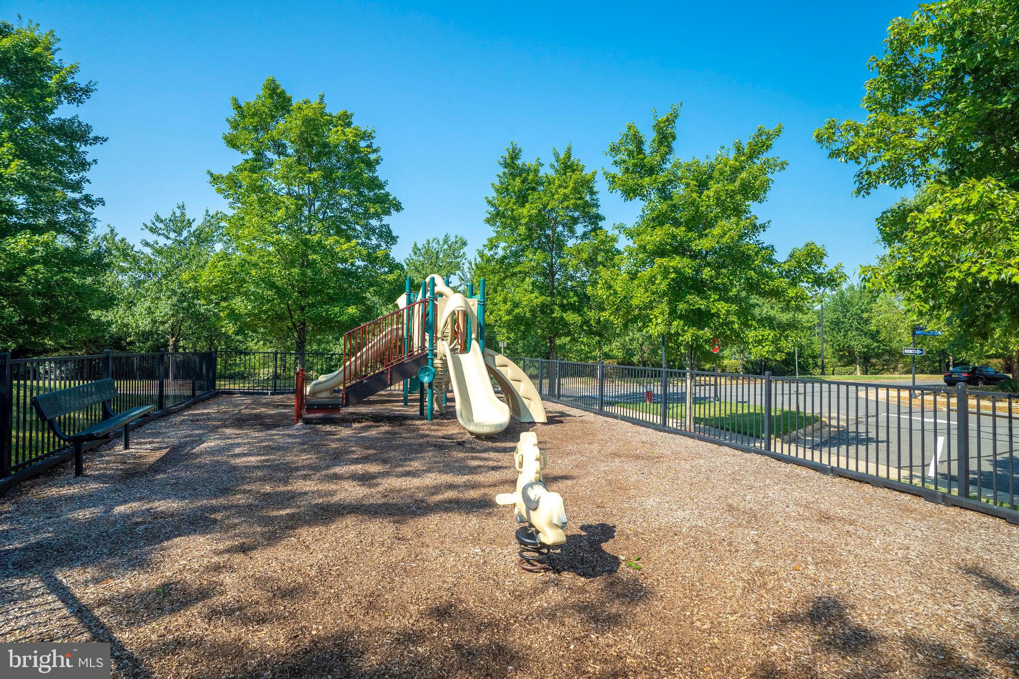 LANSDOWNE TOWN CENTER - Residential