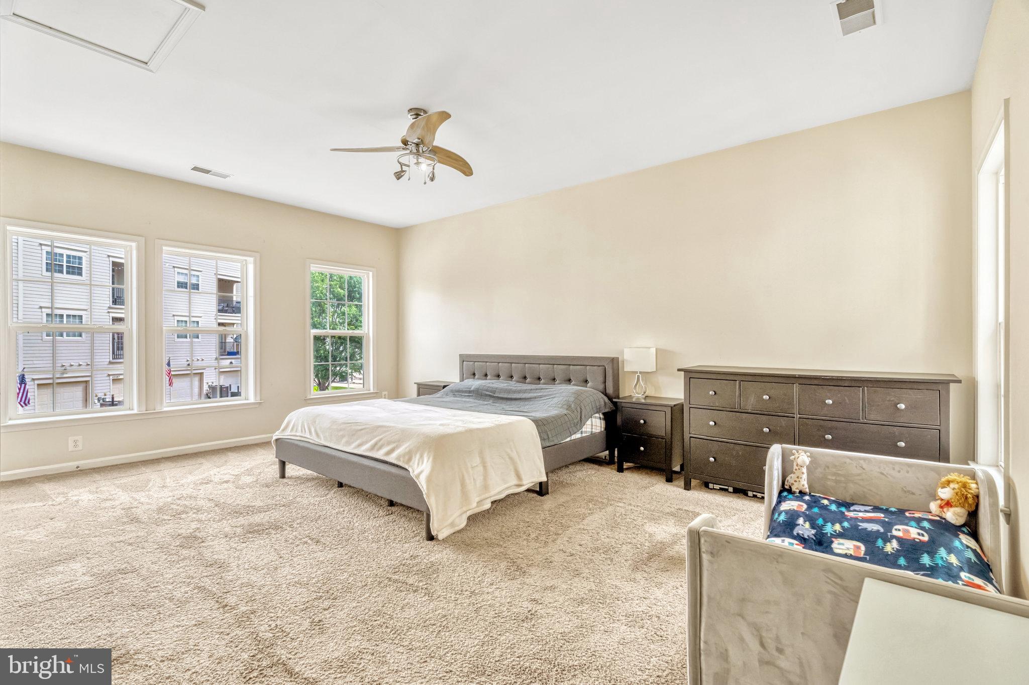 LANSDOWNE TOWN CENTER - Residential