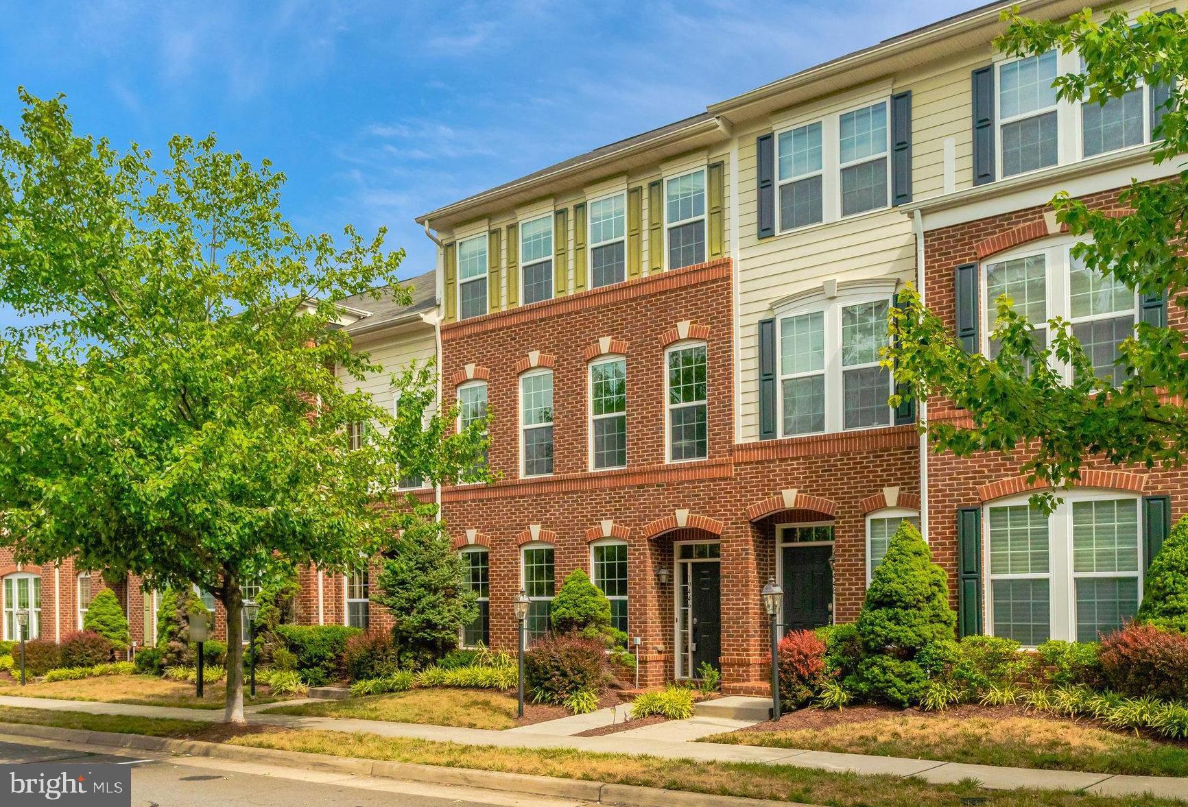 LANSDOWNE TOWN CENTER - Residential