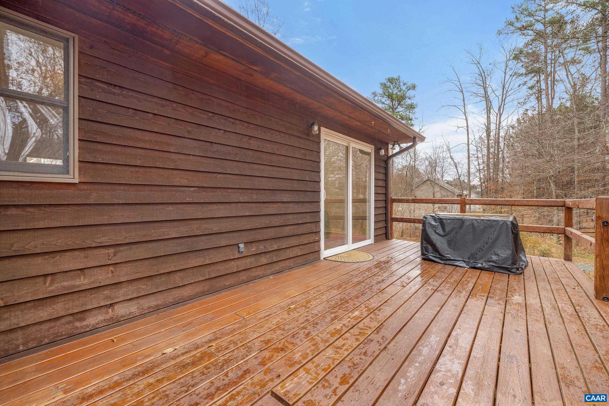 LAKE MONTICELLO - Residential