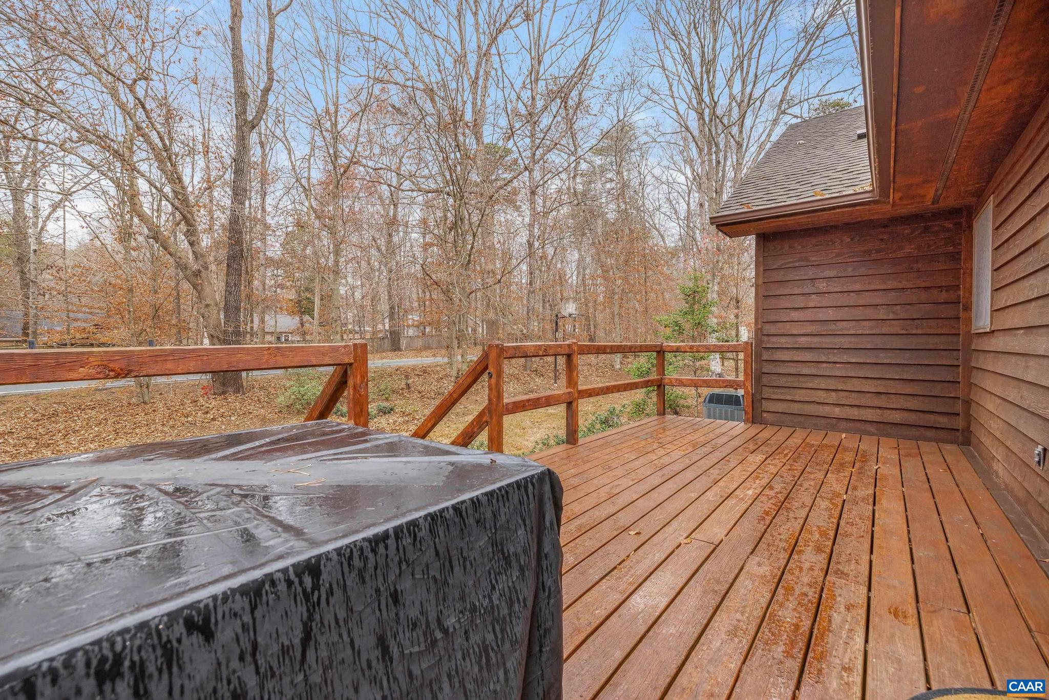 LAKE MONTICELLO - Residential