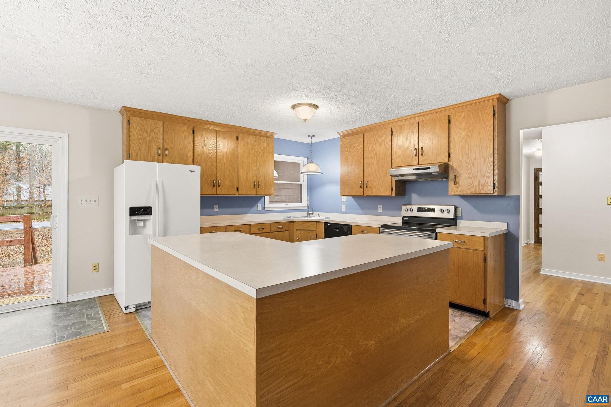 LAKE MONTICELLO - Residential