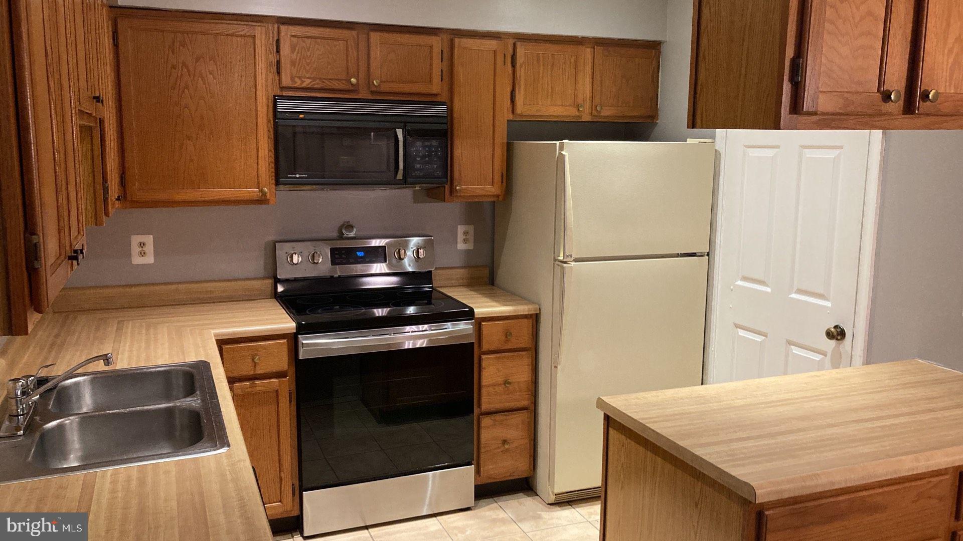 HAMPTON HOUSE - Residential Lease