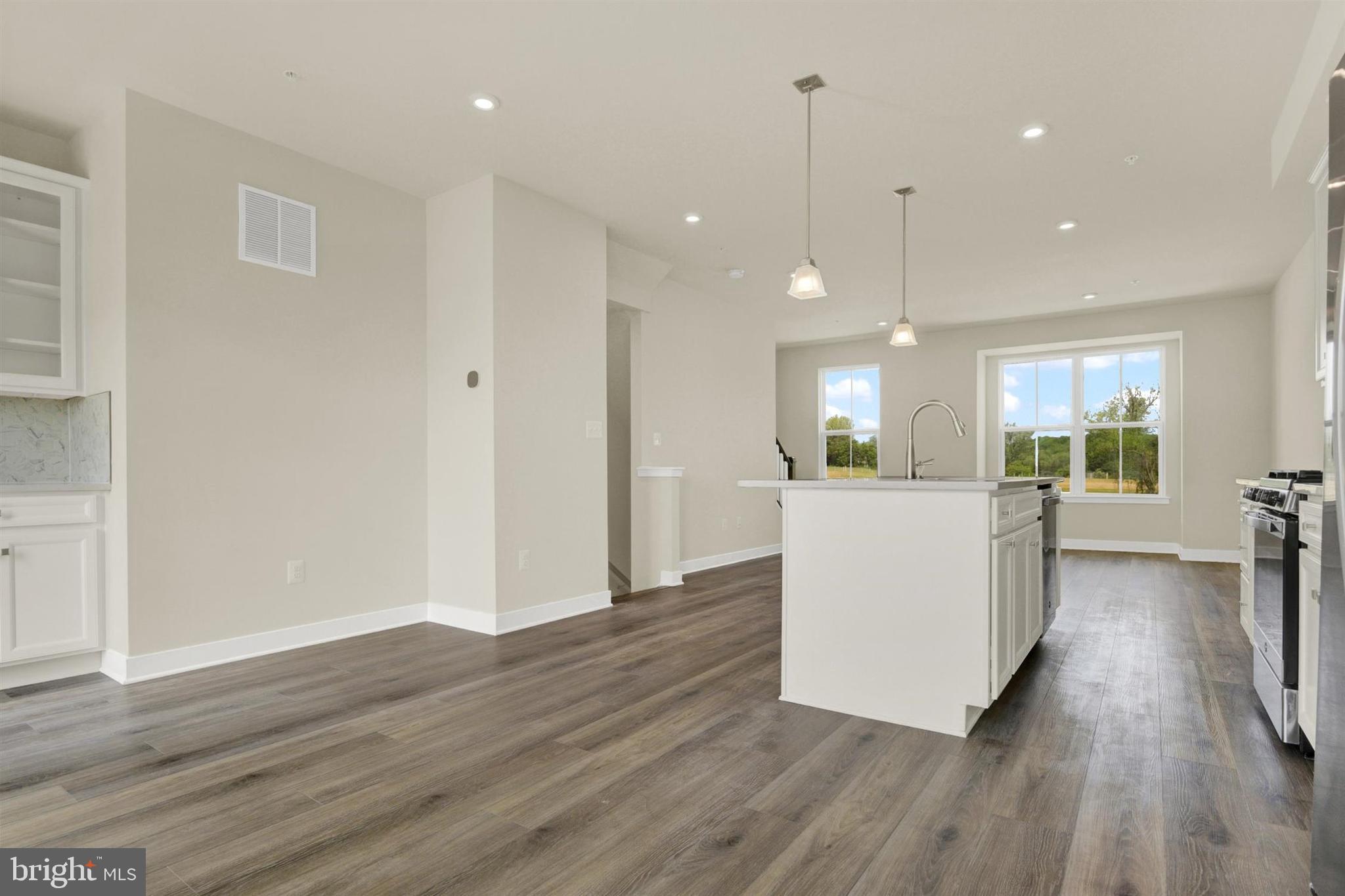 ABERDEEN OVERLOOK - Residential