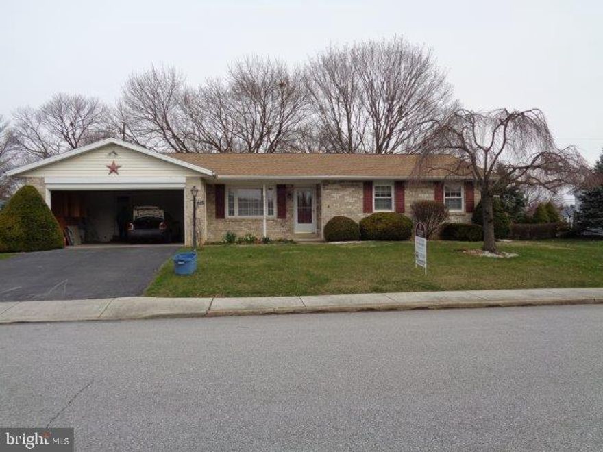 Well maintained solid brick/vinyl ranch home with oak floors. Brick fireplace in Family room and built-in bookshelves, 1st floor laundry, pantry area, rear masonry patio with automatic awning, ceiling fans throughout and much more.