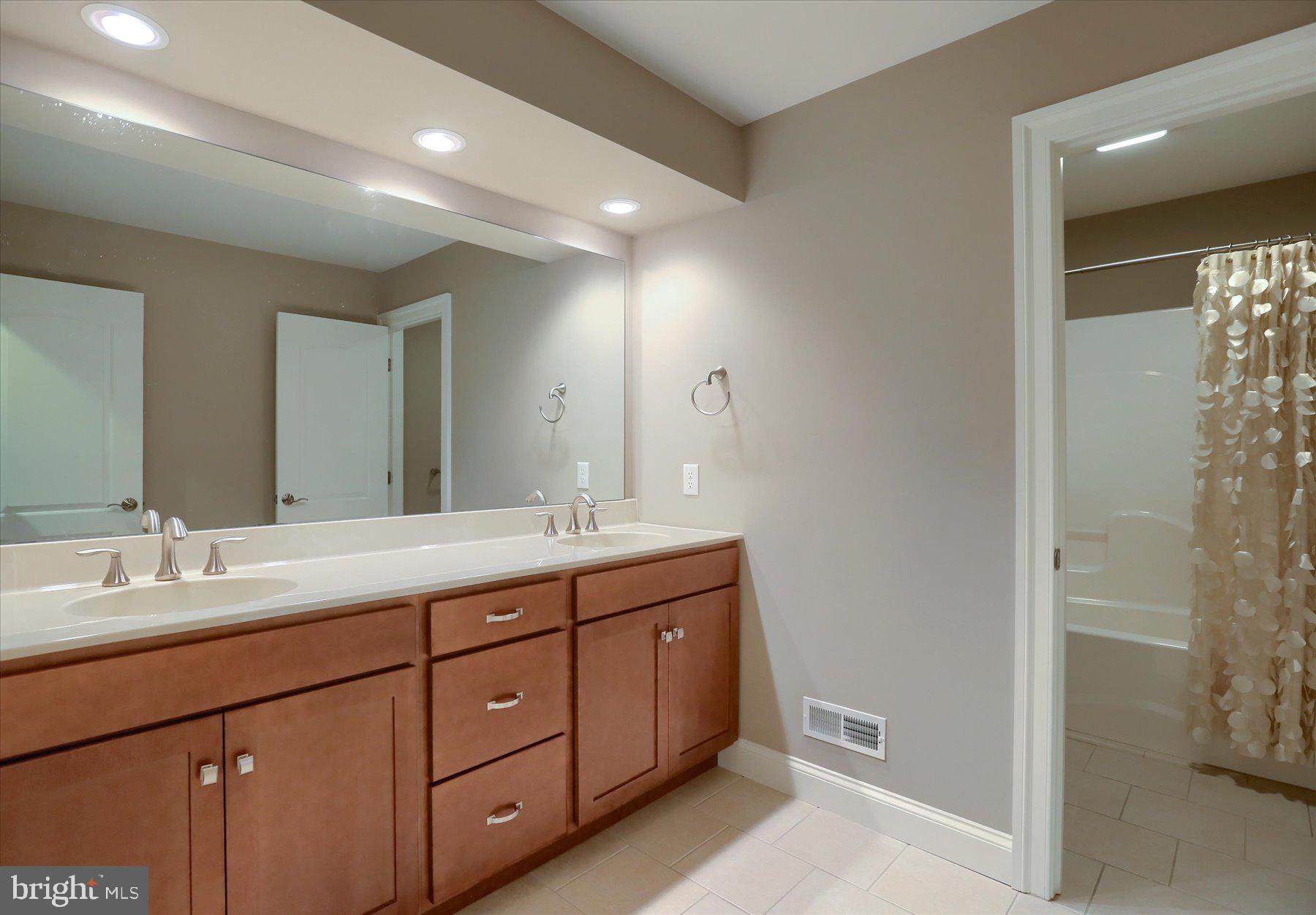 WINDING HILLS - Residential