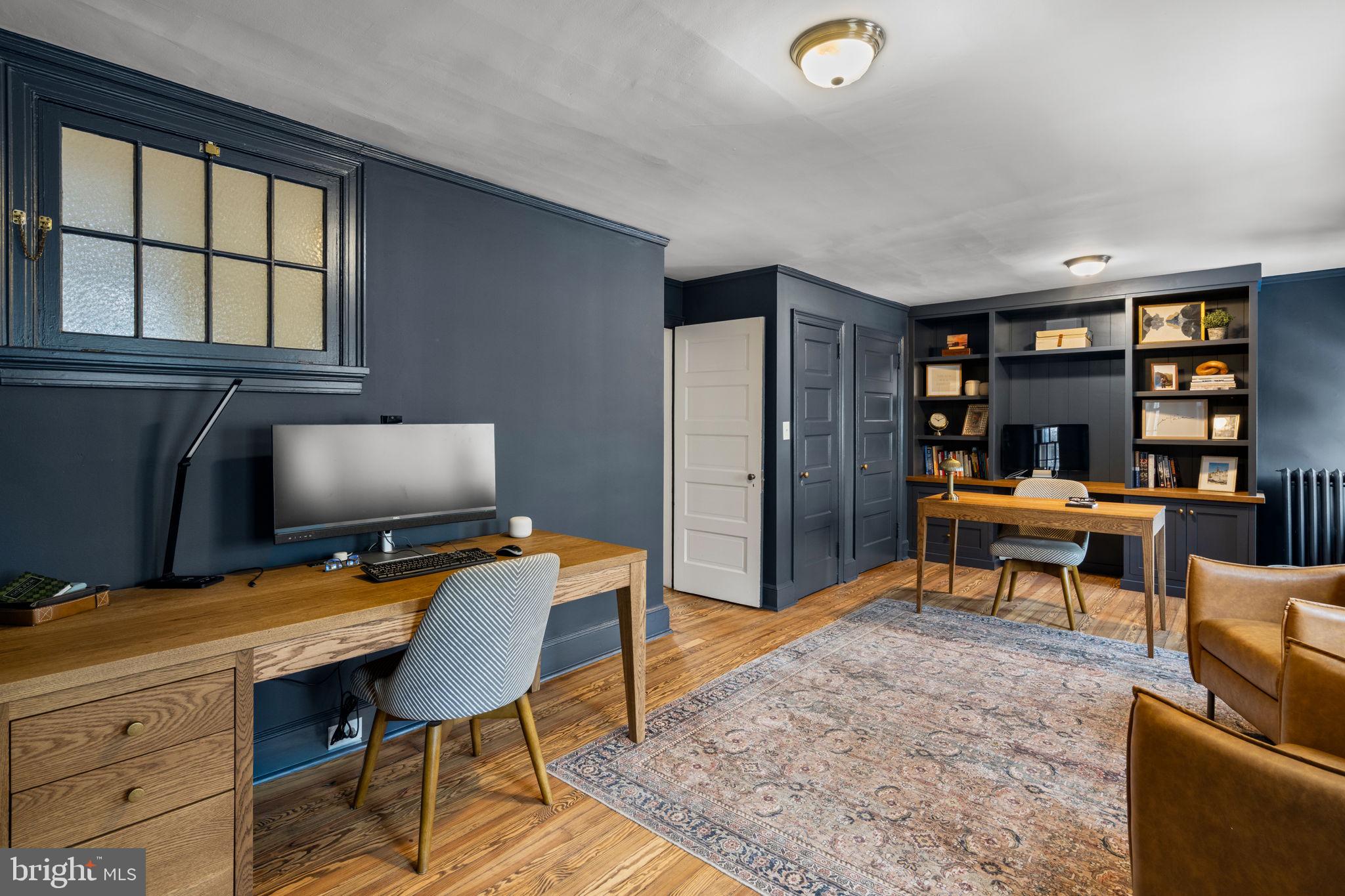 CHESTNUT HILL - Residential