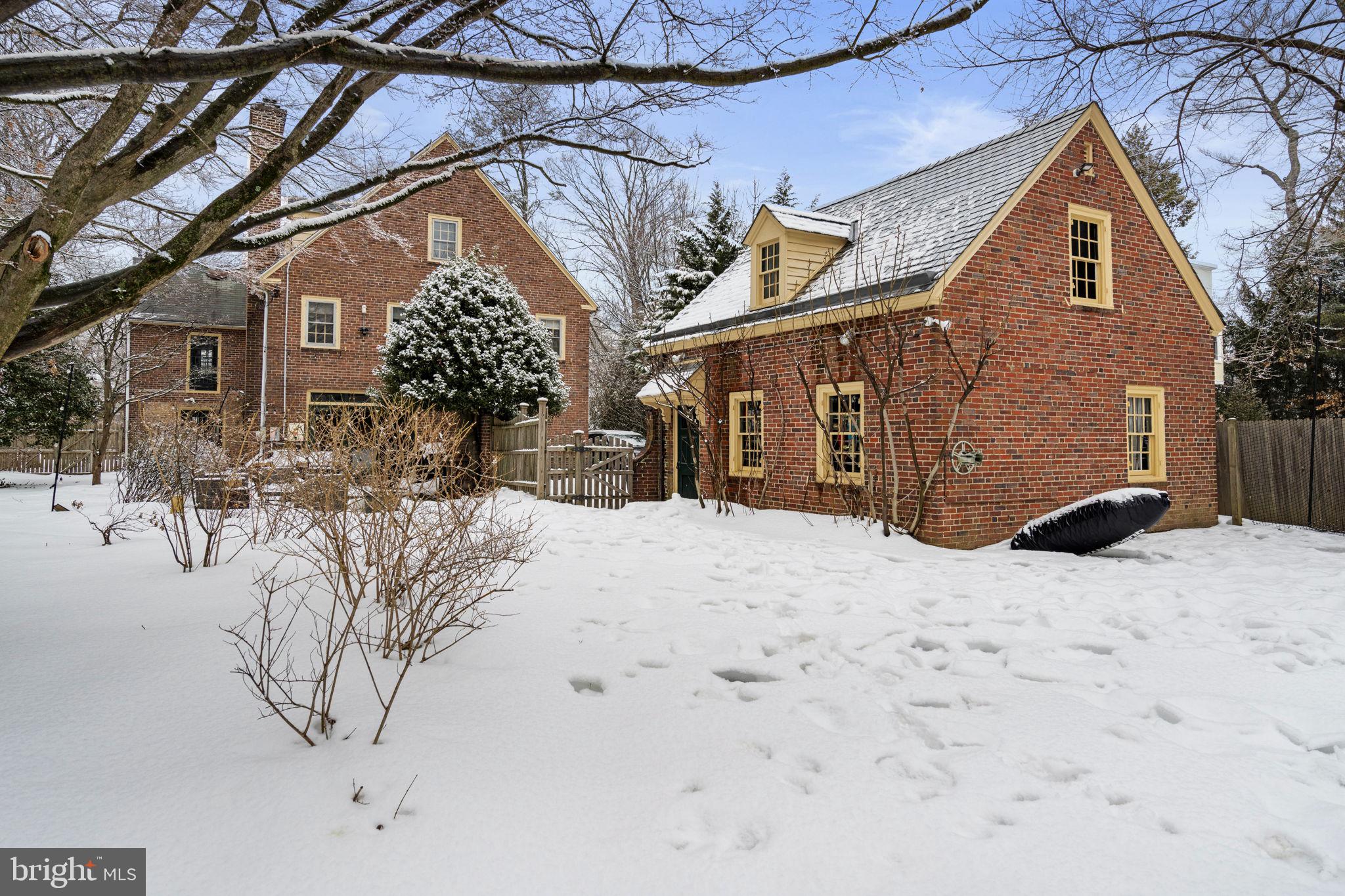 CHESTNUT HILL - Residential