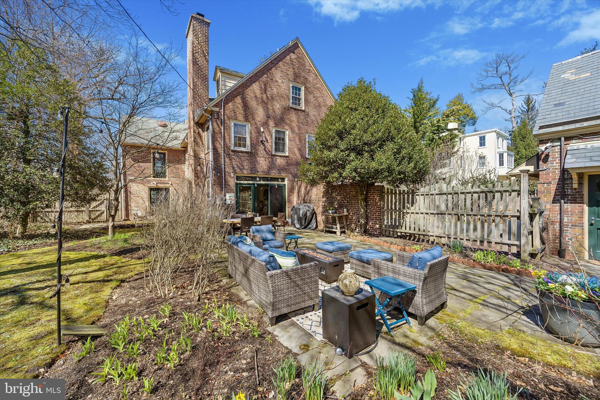 CHESTNUT HILL - Residential