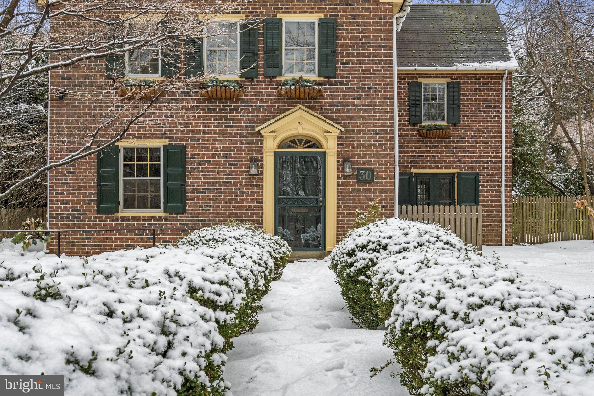 CHESTNUT HILL - Residential