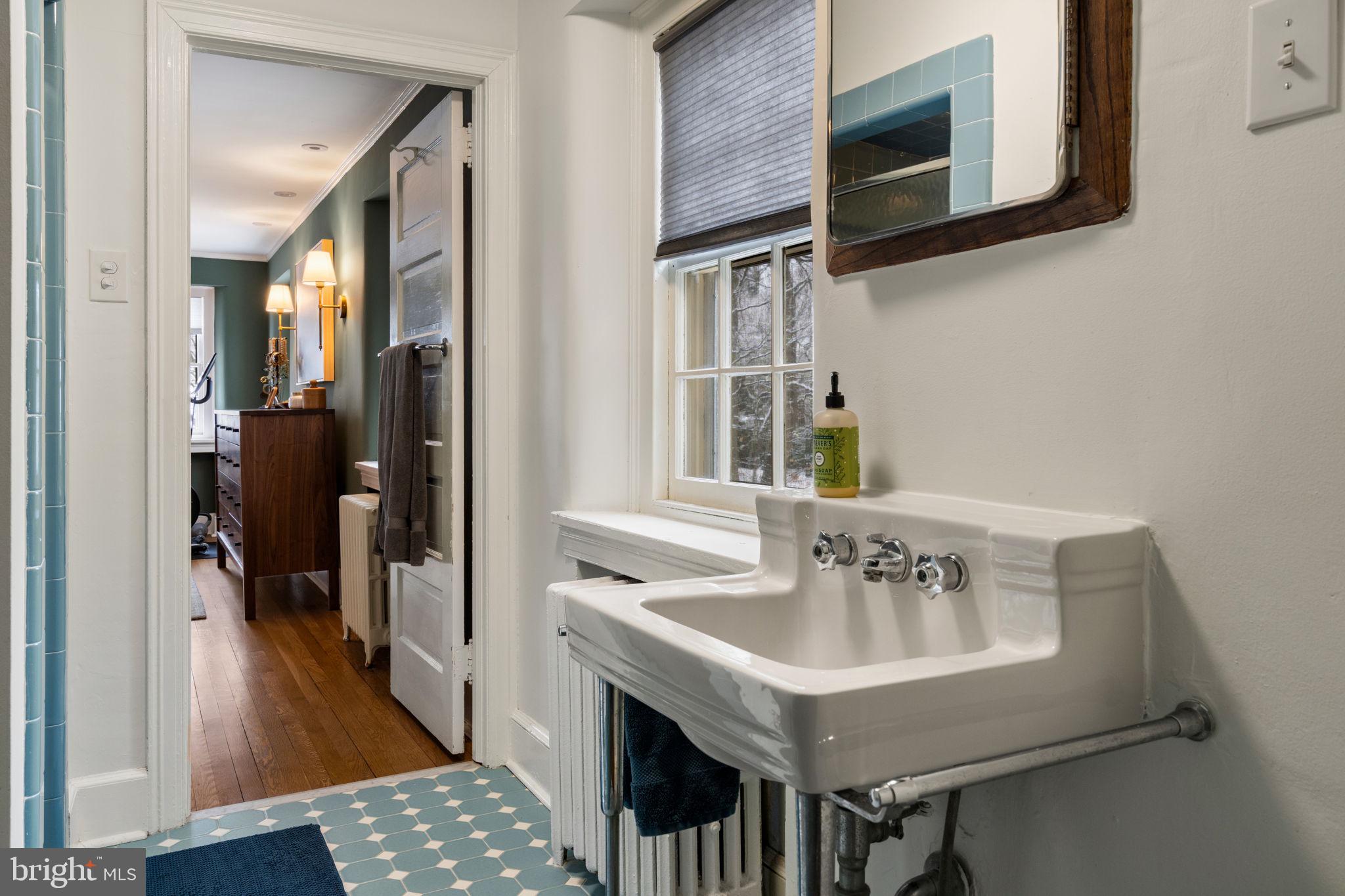 CHESTNUT HILL - Residential