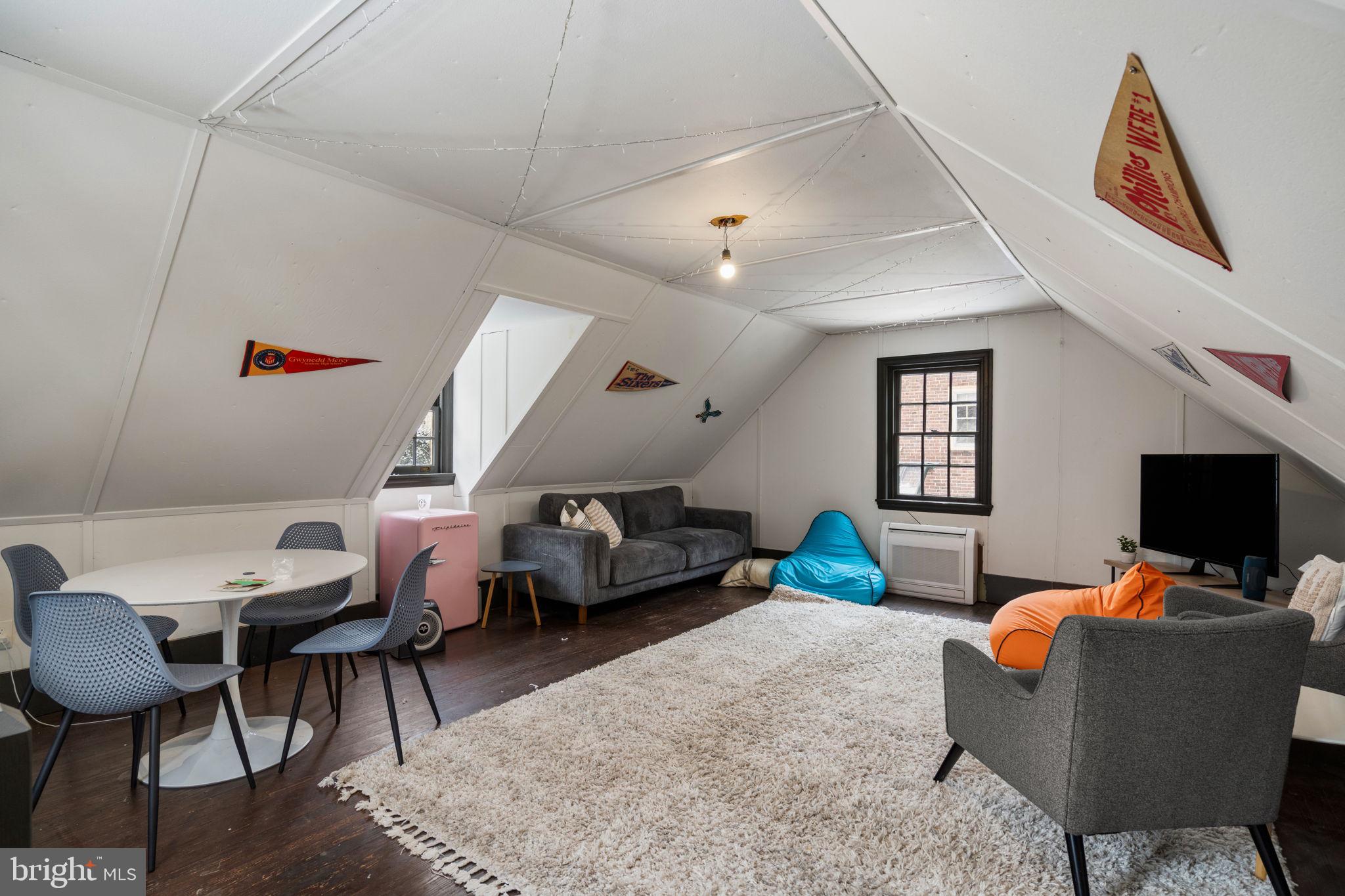 CHESTNUT HILL - Residential