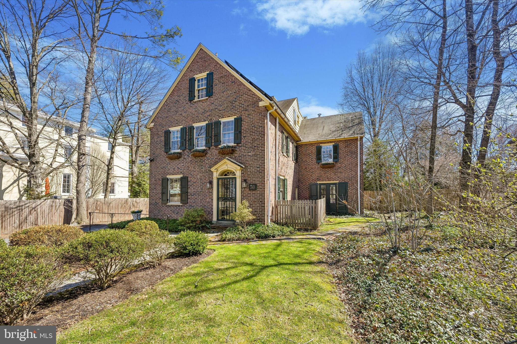 CHESTNUT HILL - Residential