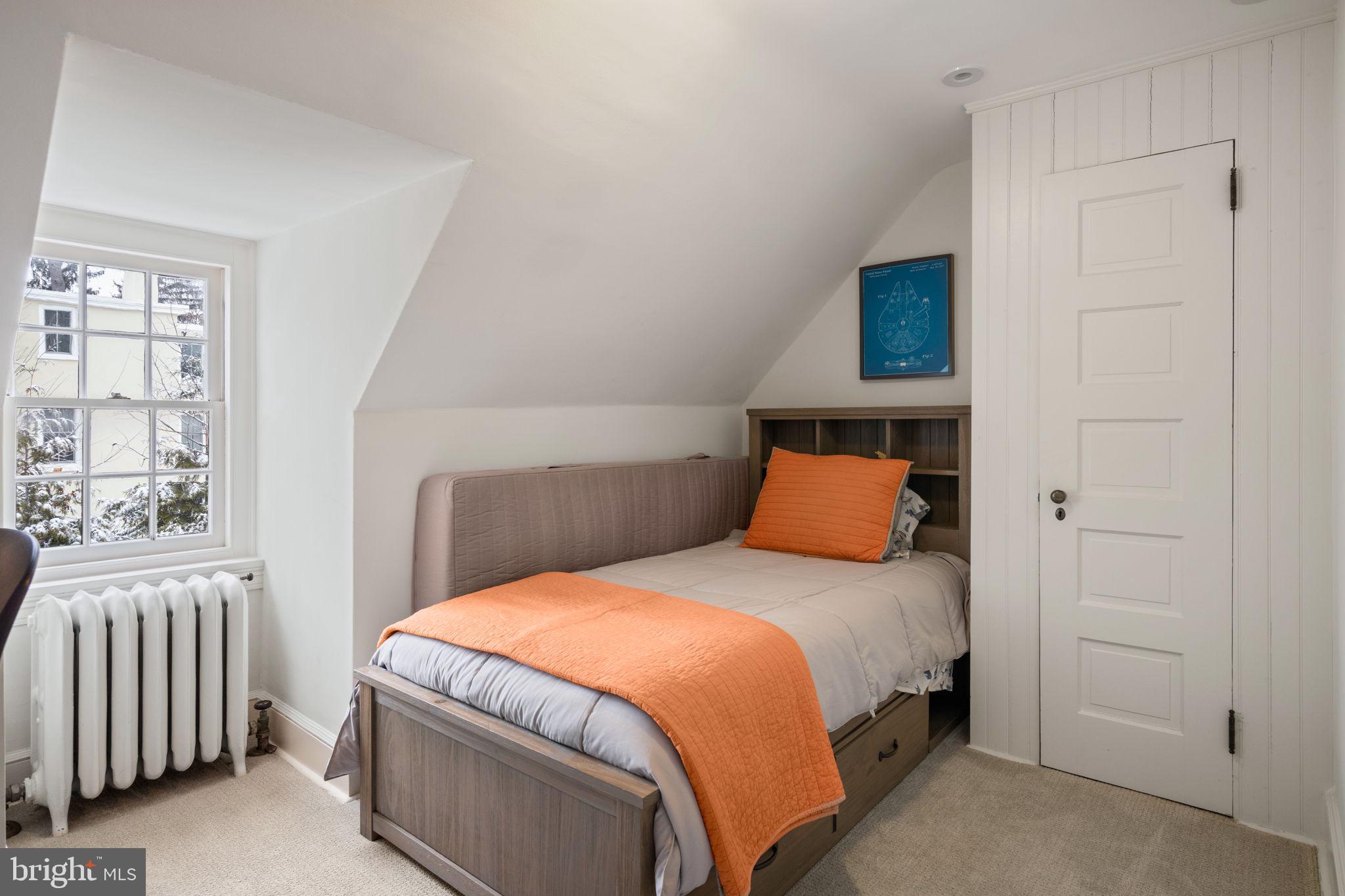 CHESTNUT HILL - Residential