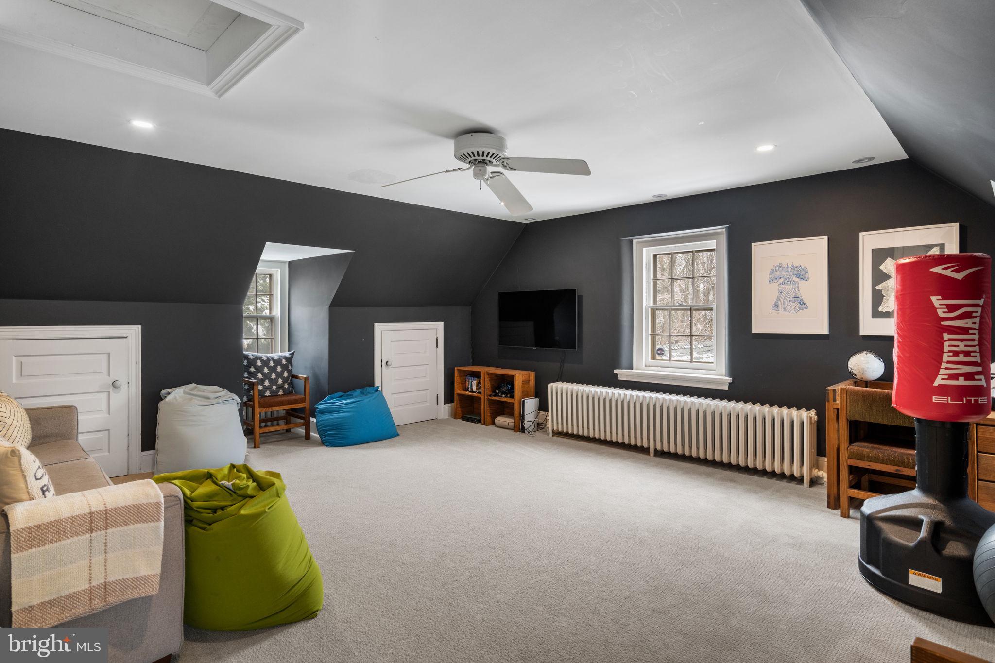 CHESTNUT HILL - Residential