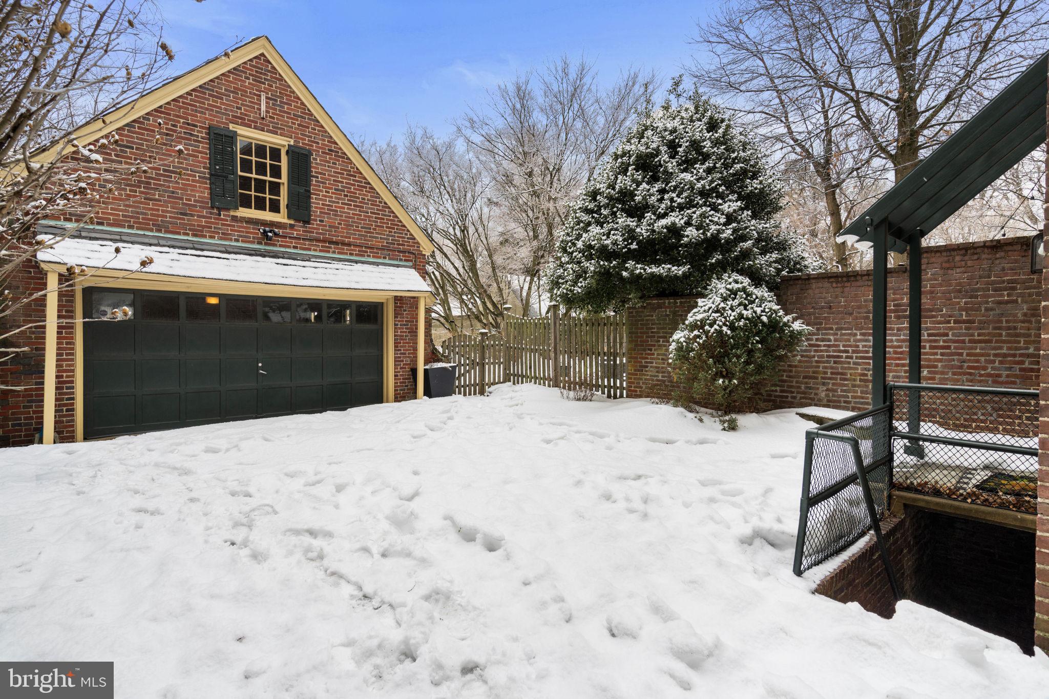 CHESTNUT HILL - Residential