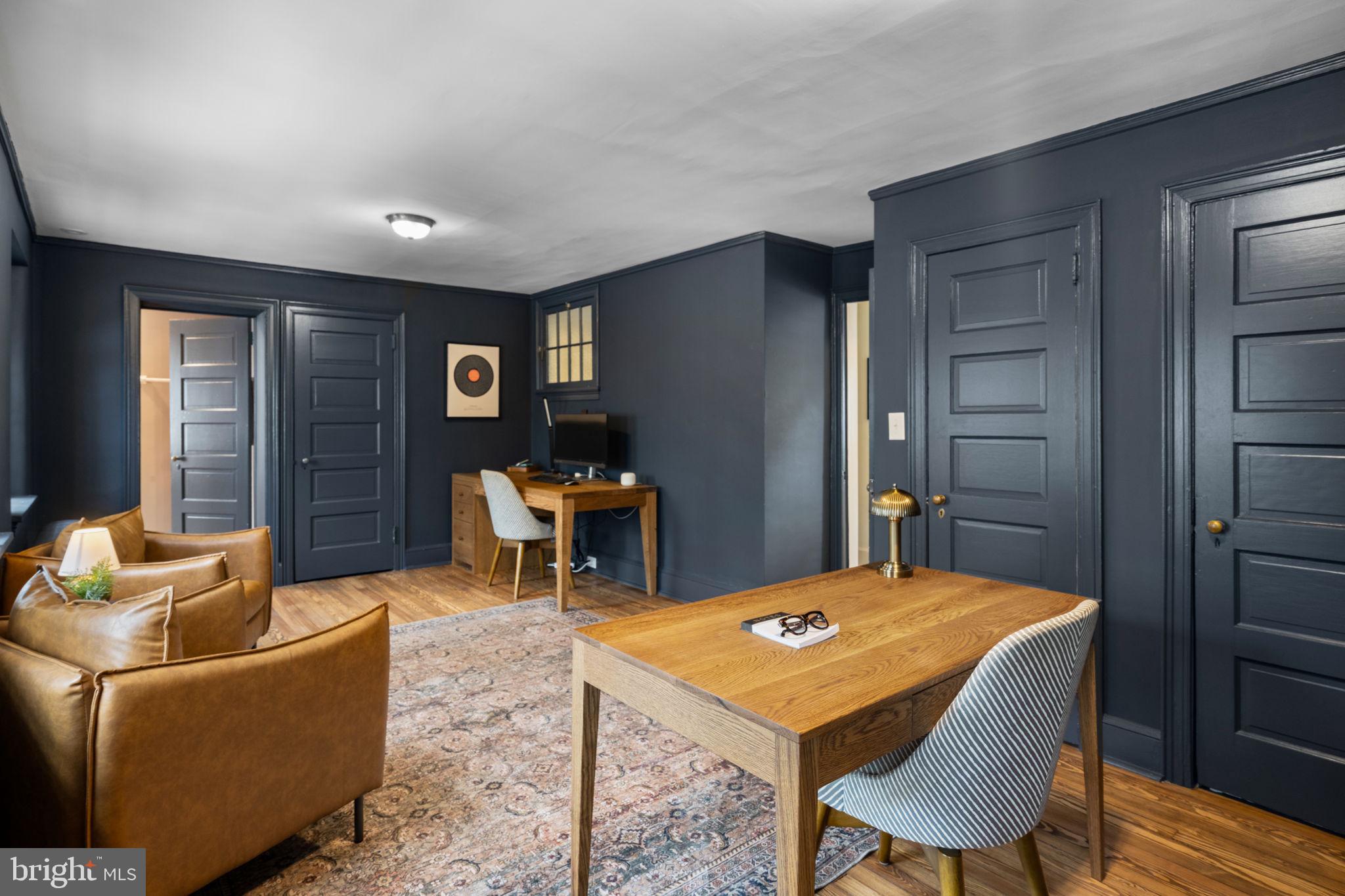 CHESTNUT HILL - Residential