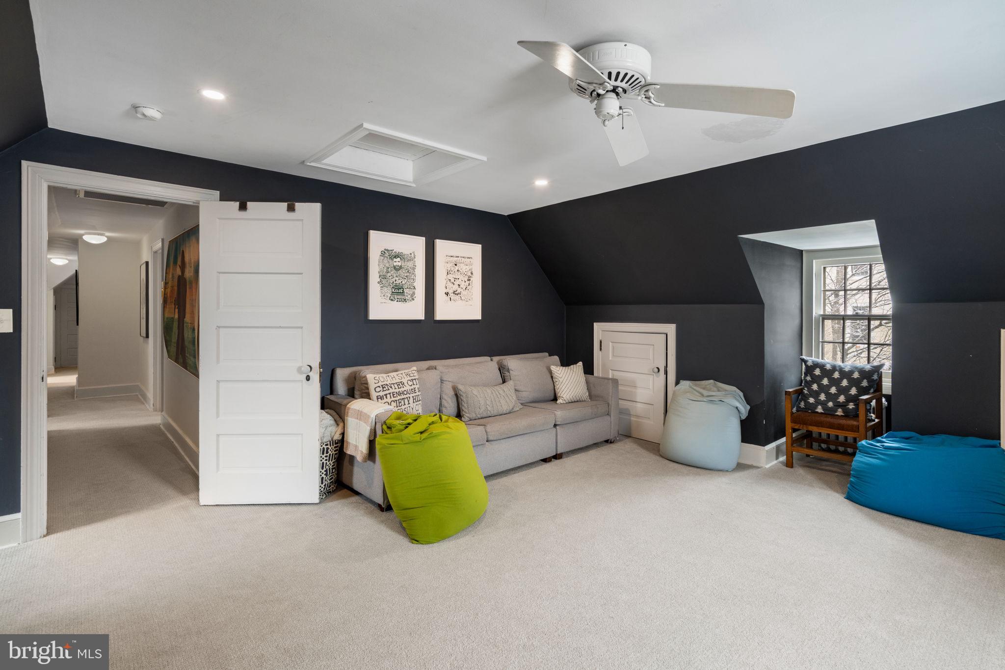 CHESTNUT HILL - Residential