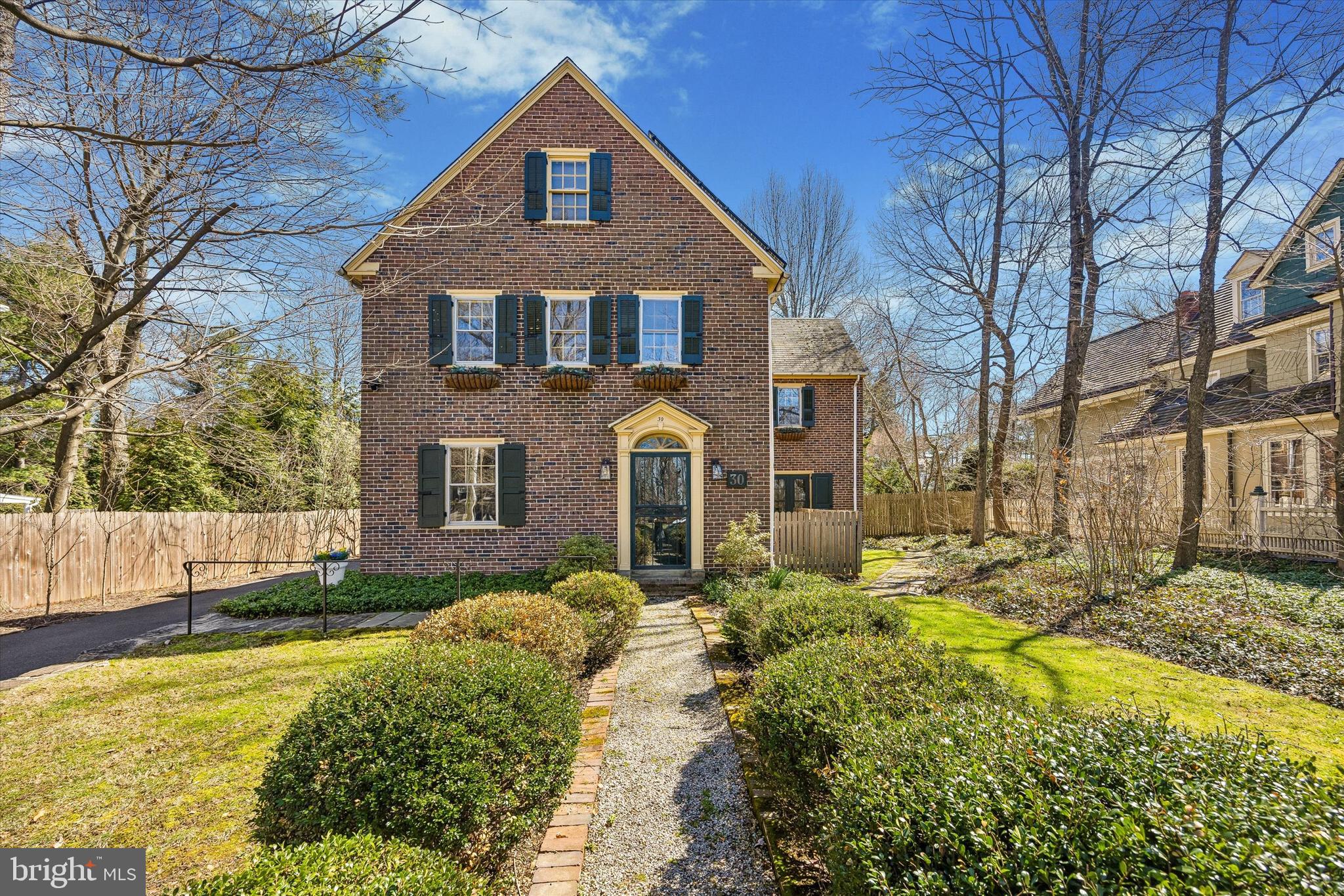 CHESTNUT HILL - Residential