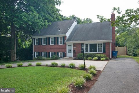 Photo of 5504 Beech Avenue, BETHESDA, MD 20814 (MLS # MDMC2210796)