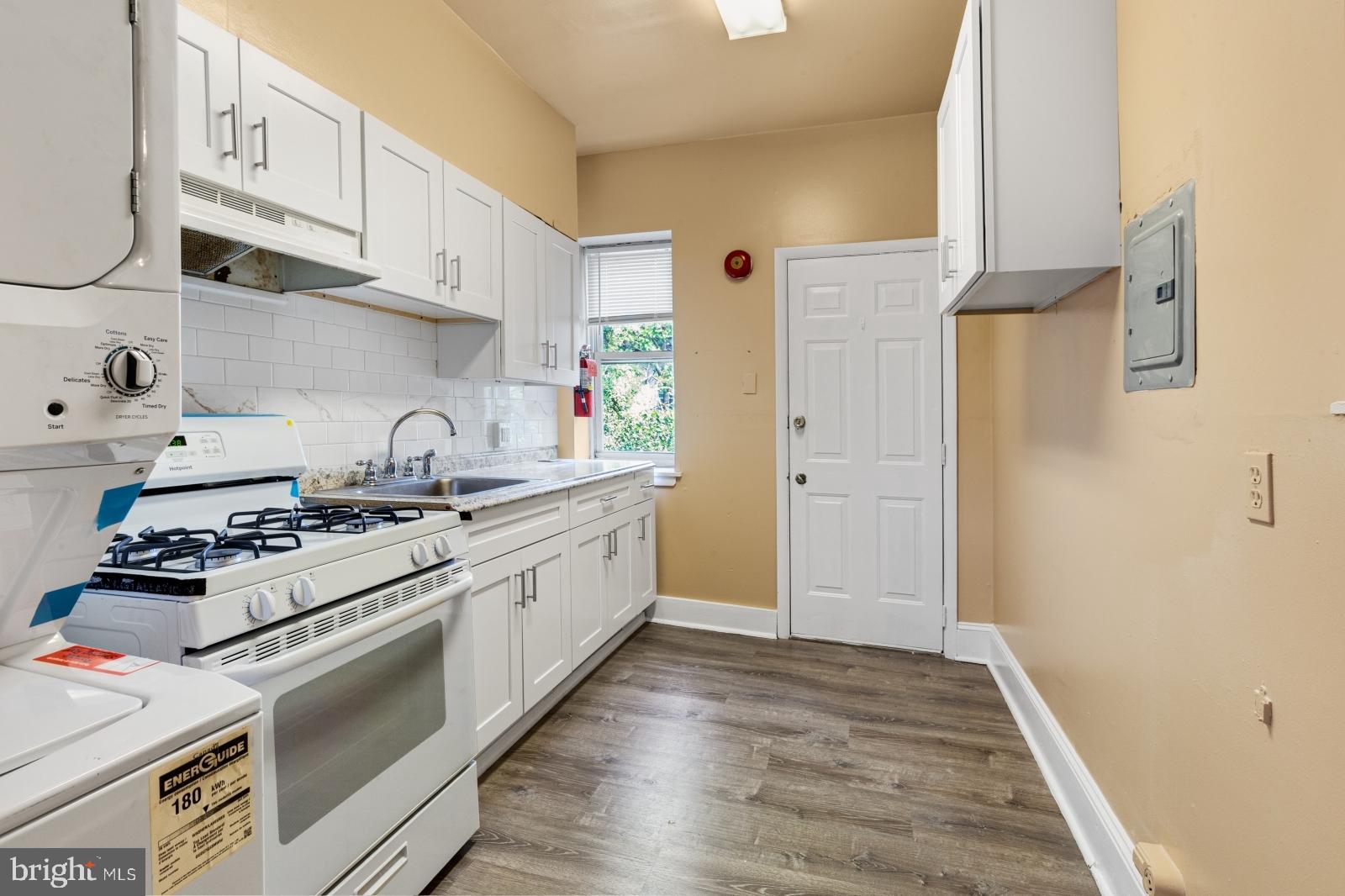 WALNUT HILL - Residential Lease