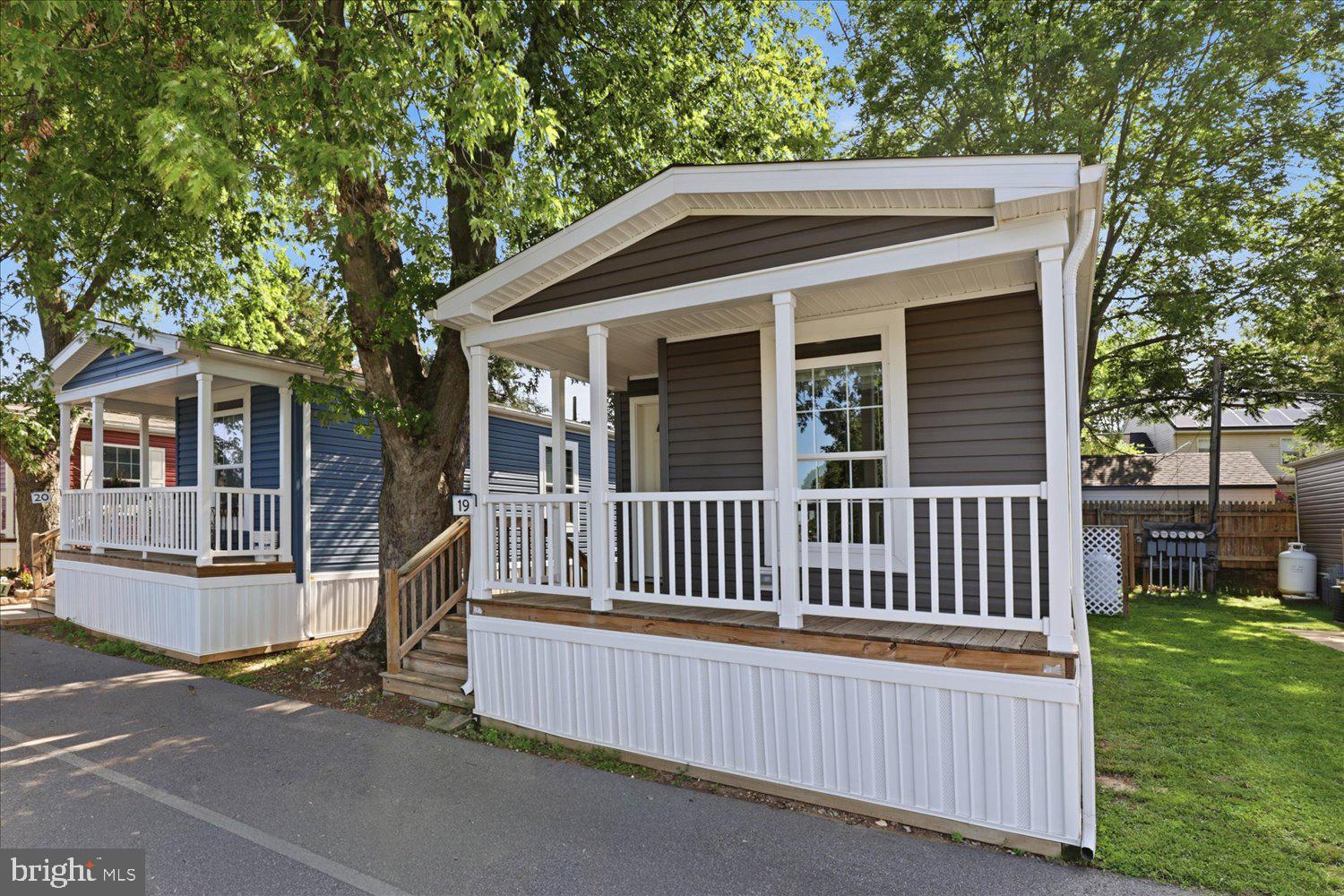 541 FURNACE HILLS PIKE 19