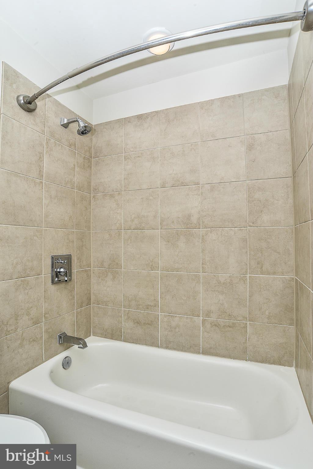 LIBERTY CENTER - Residential Lease