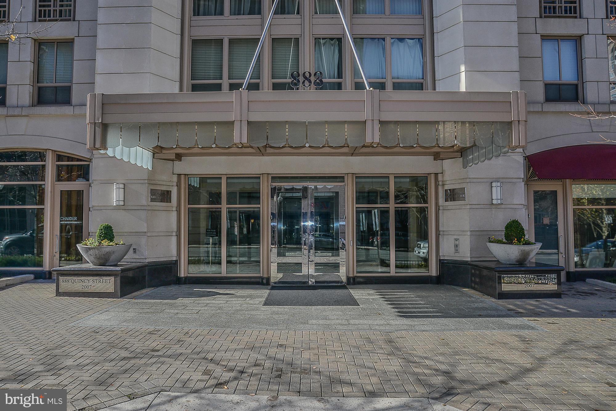 LIBERTY CENTER - Residential Lease