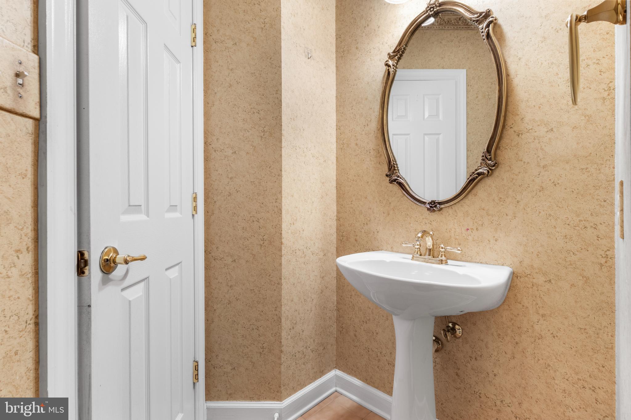 WILLOWS OF POTOMAC - Residential